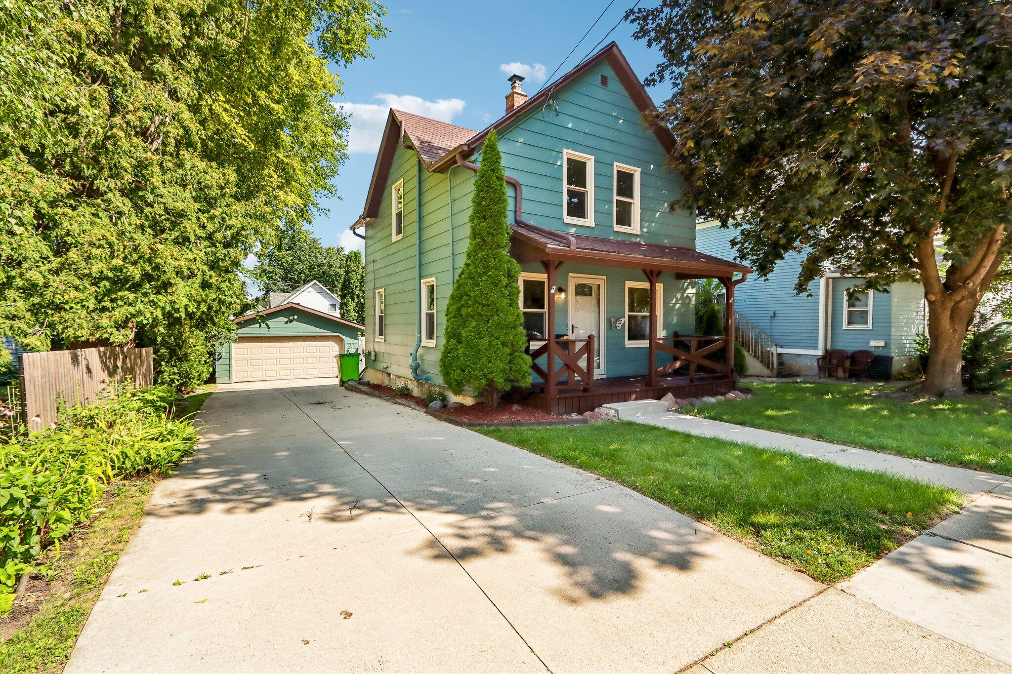 438 Pleasant Ave — photo