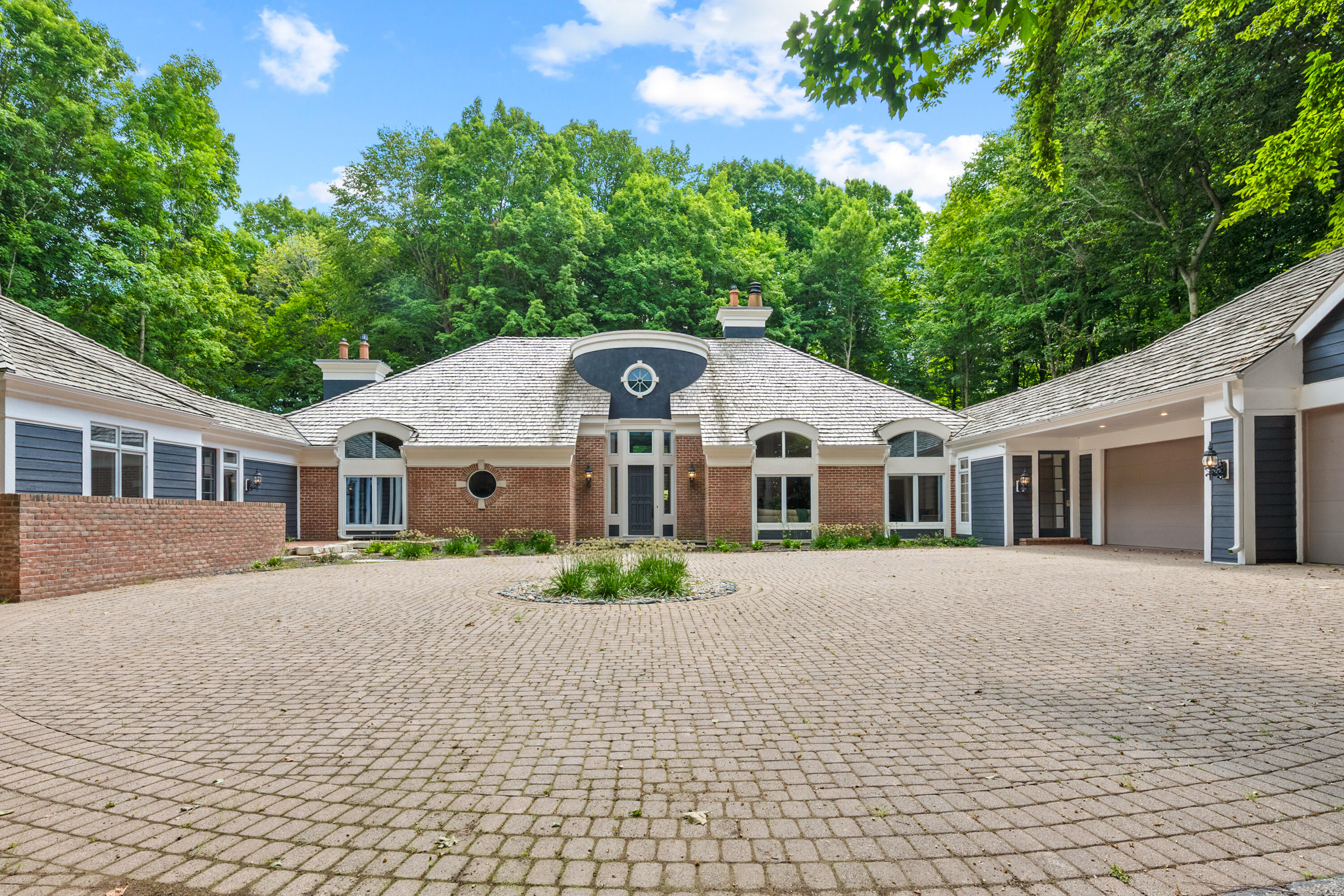 889 Horns Corners Rd — photo