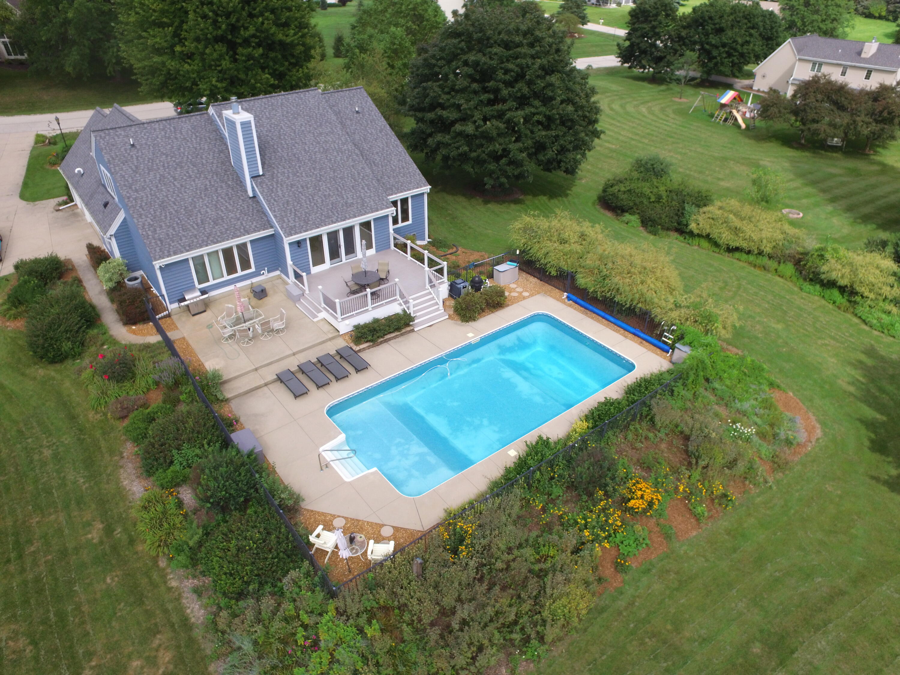 N39W32963 High Hill Ct — photo
