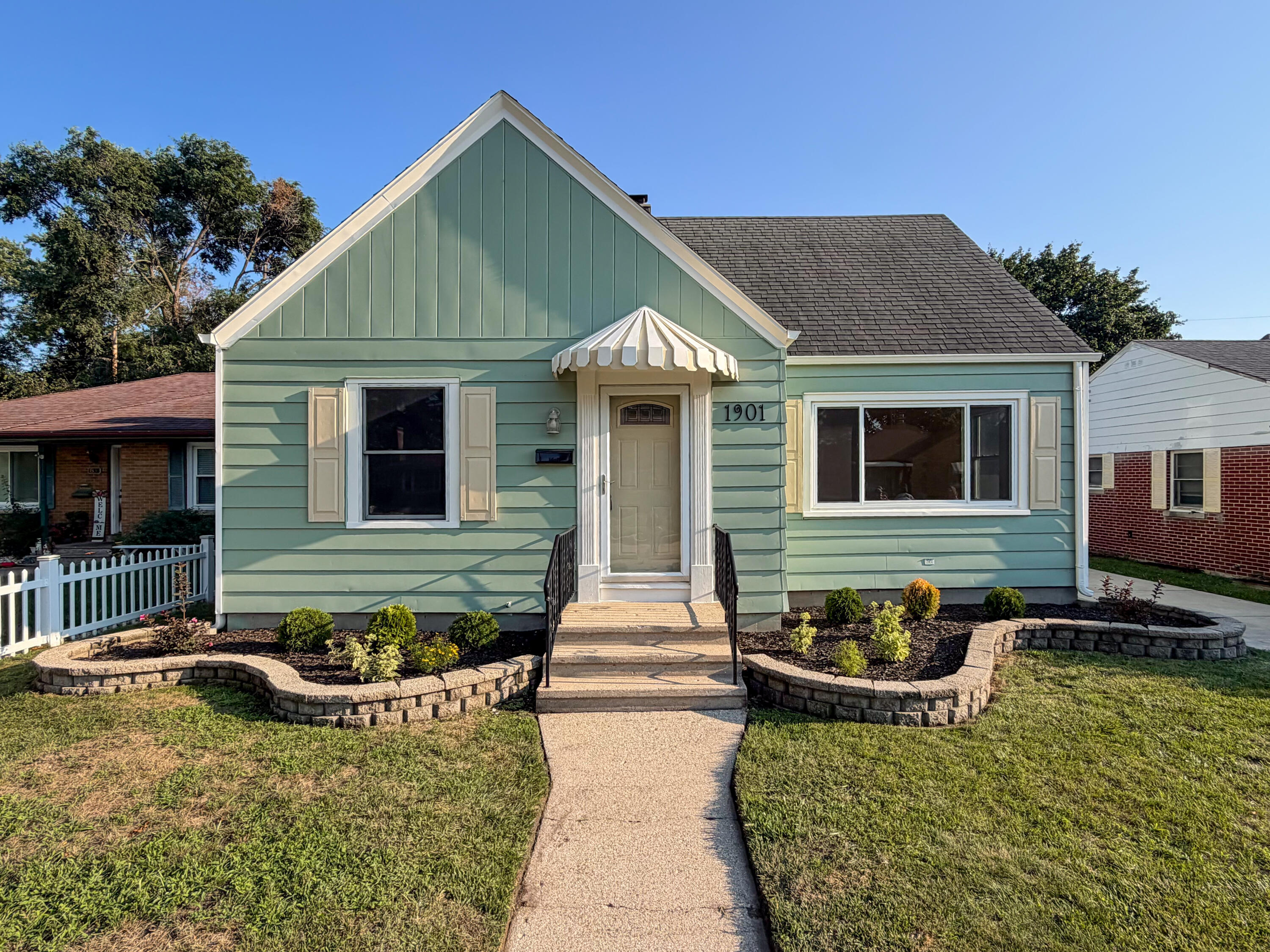 1901 74th Pl — photo