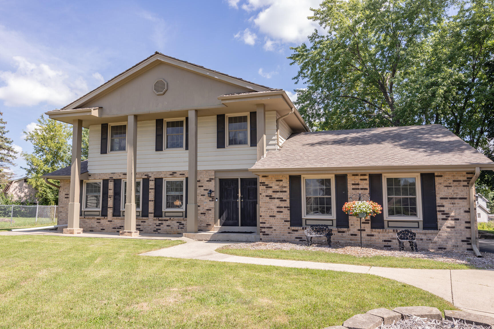 12430 W Burdick Ct — photo