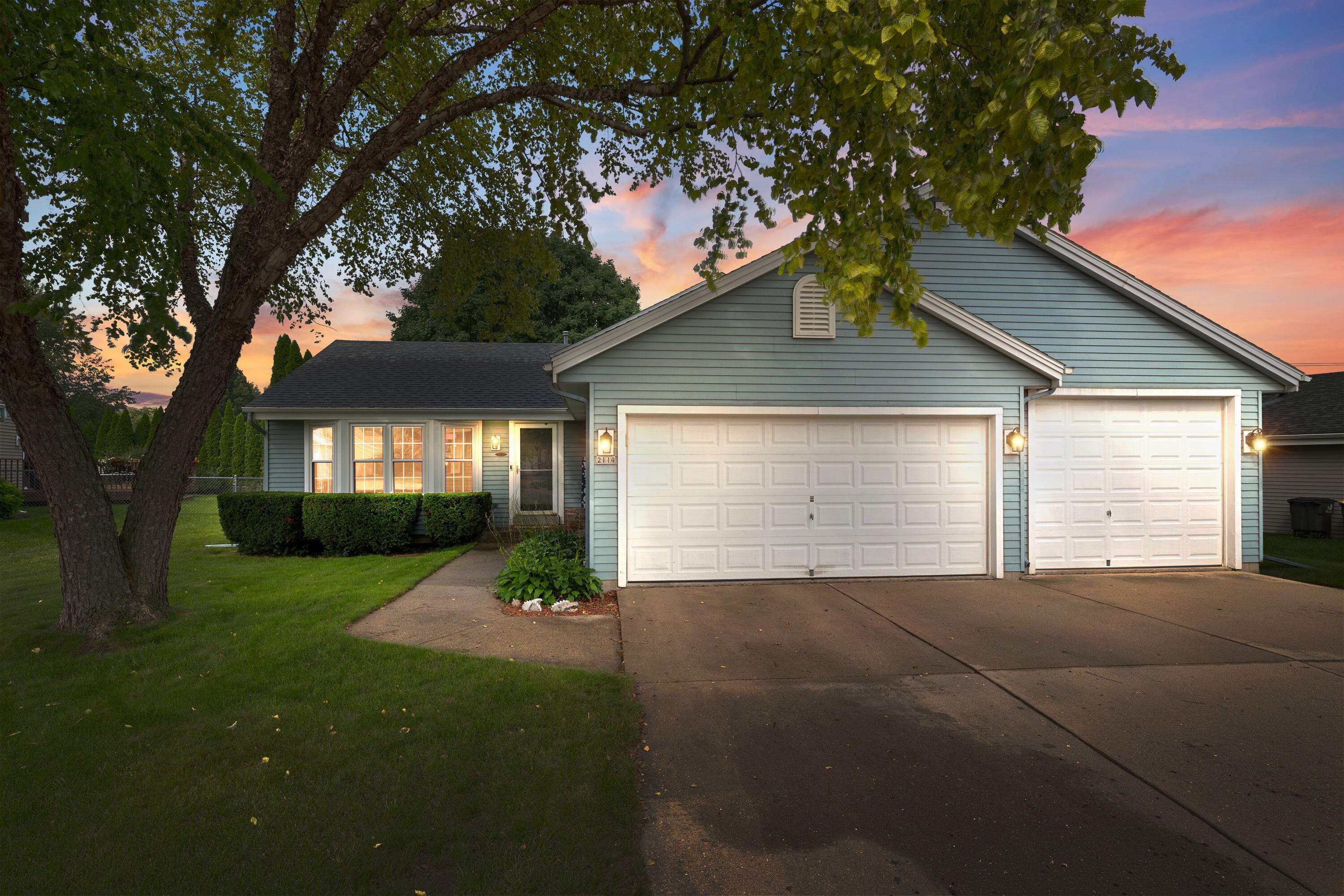 2114 Somerset Ct — photo