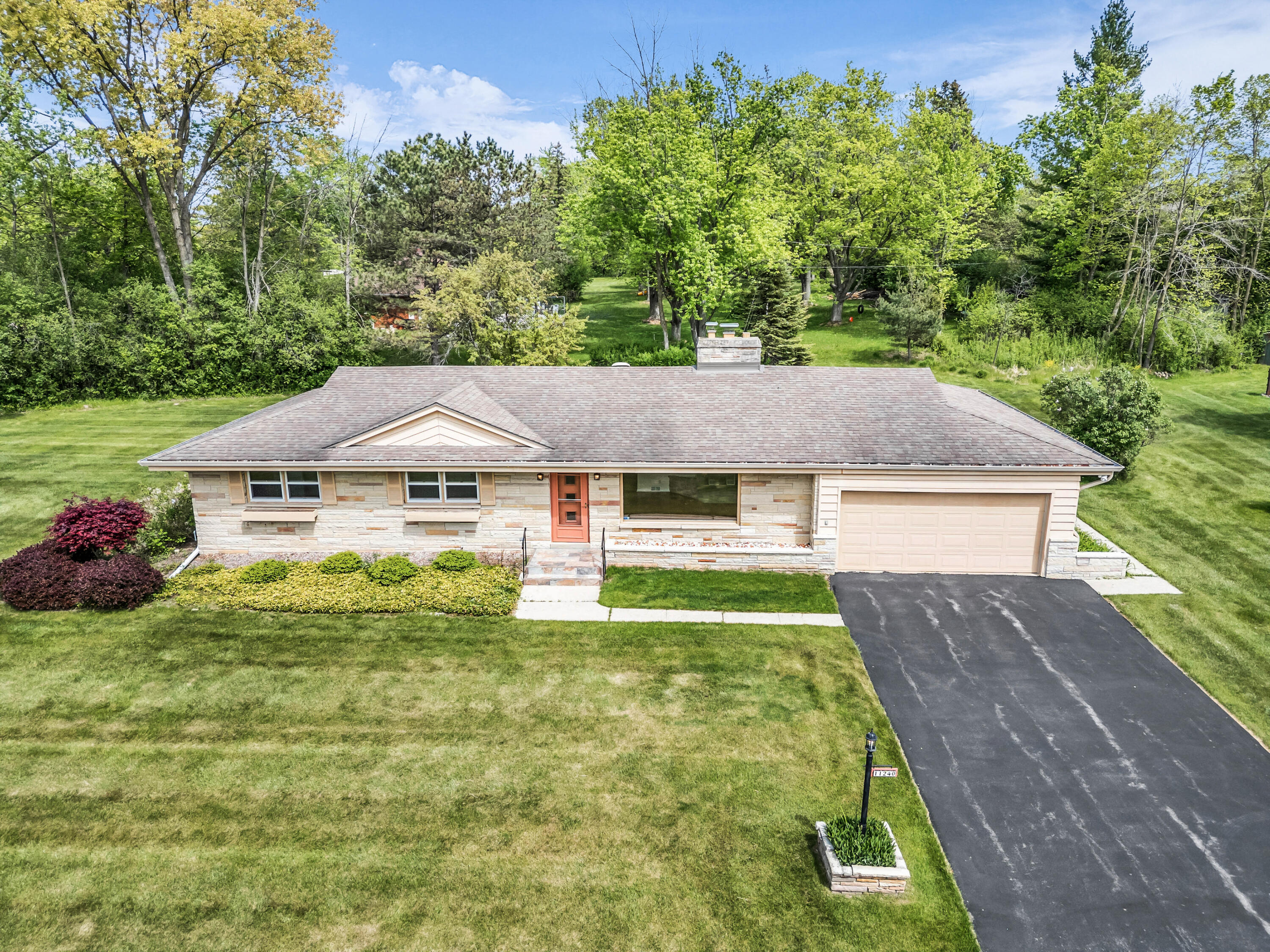 11240 N Valley Dr — photo