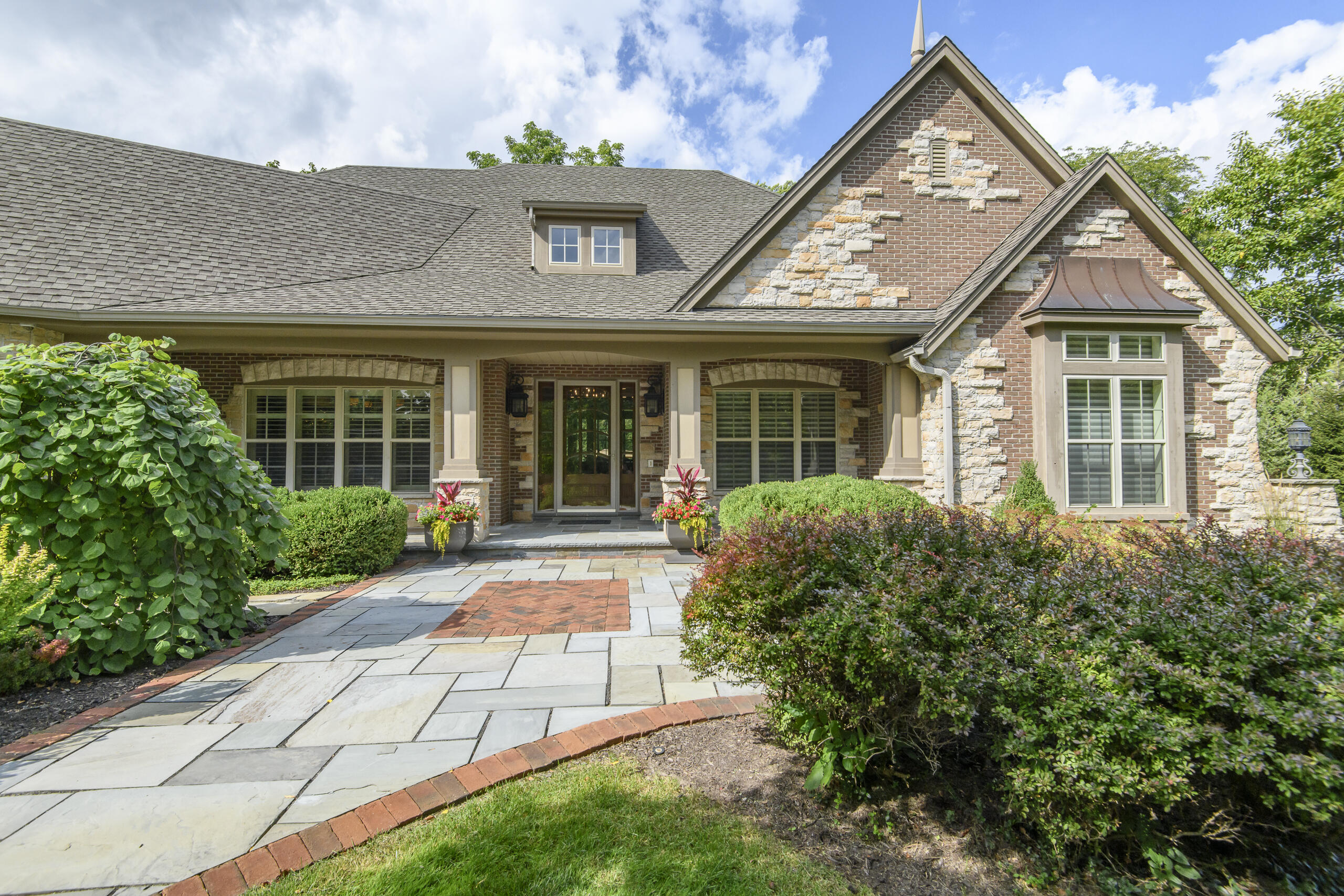 14900 Watertown Plank Rd — photo