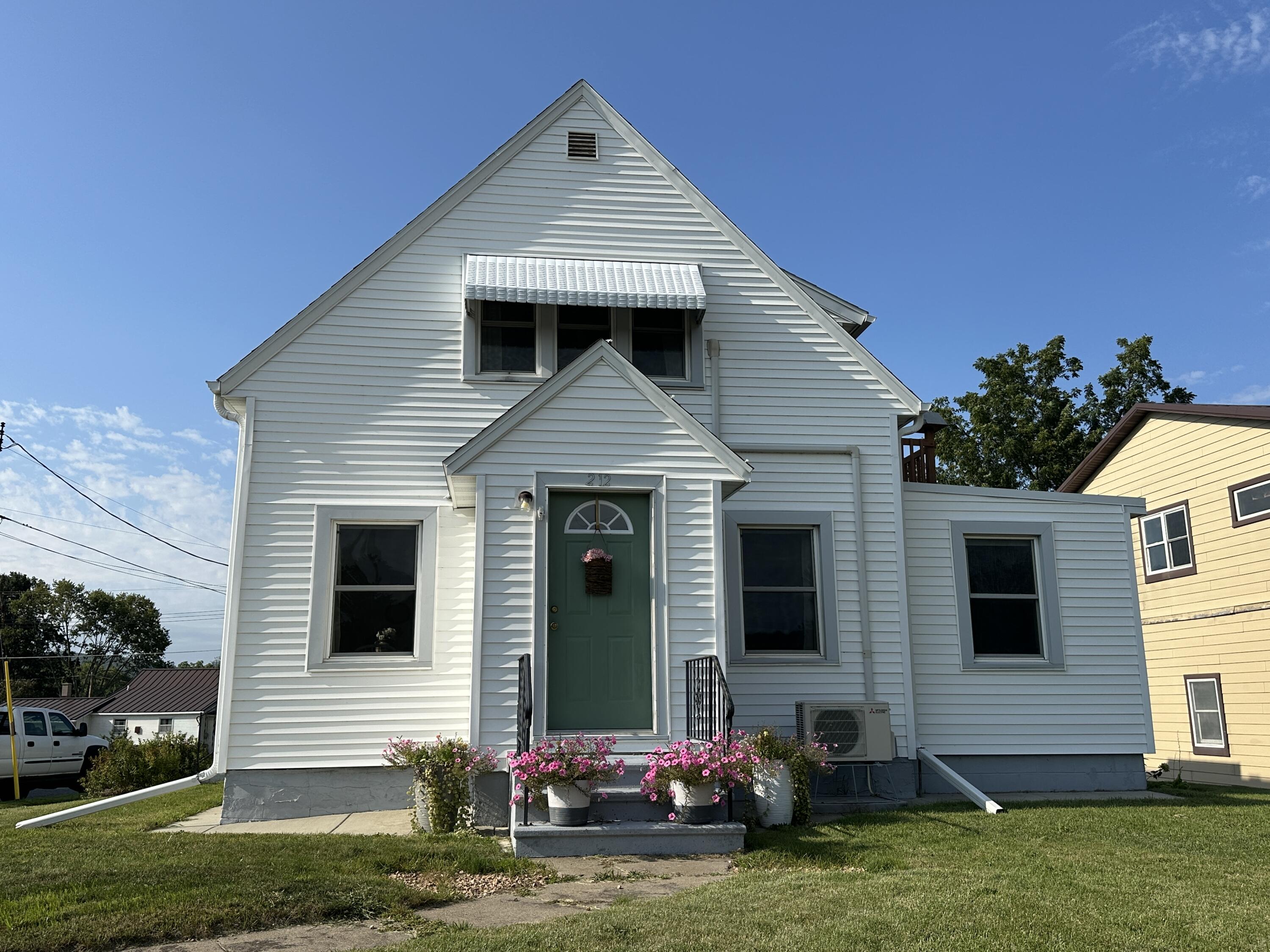 212 Main St — photo