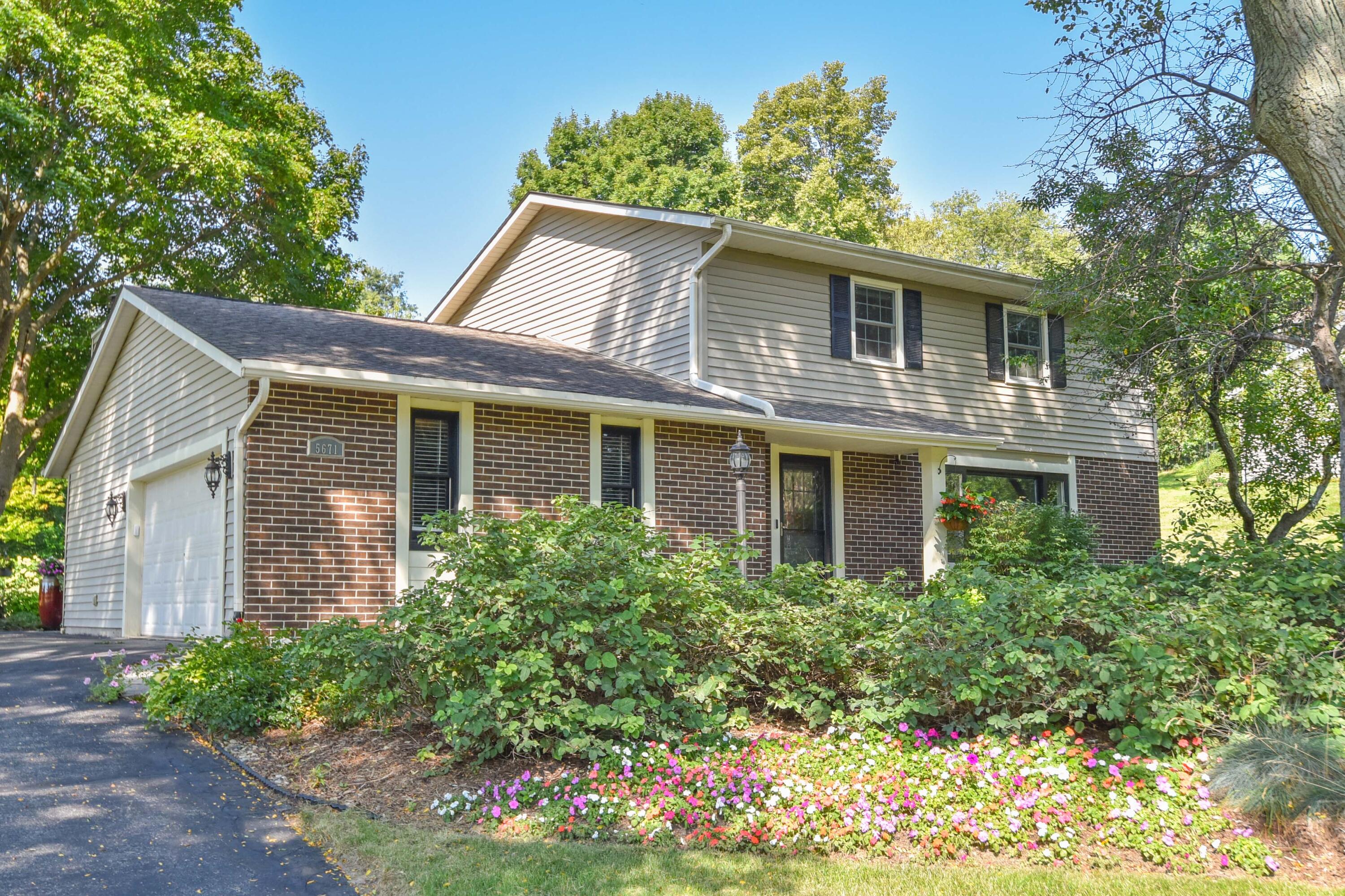 W257N5671 North Hill Dr — photo