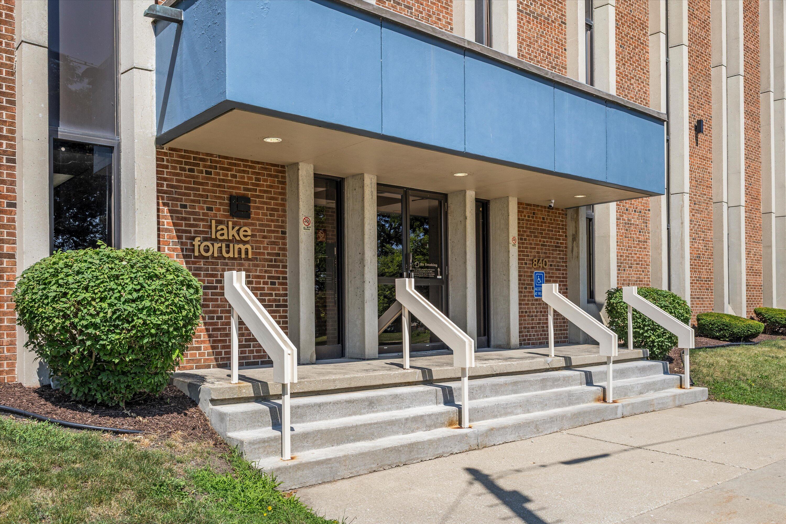 840 Lake Ave, 300 — photo