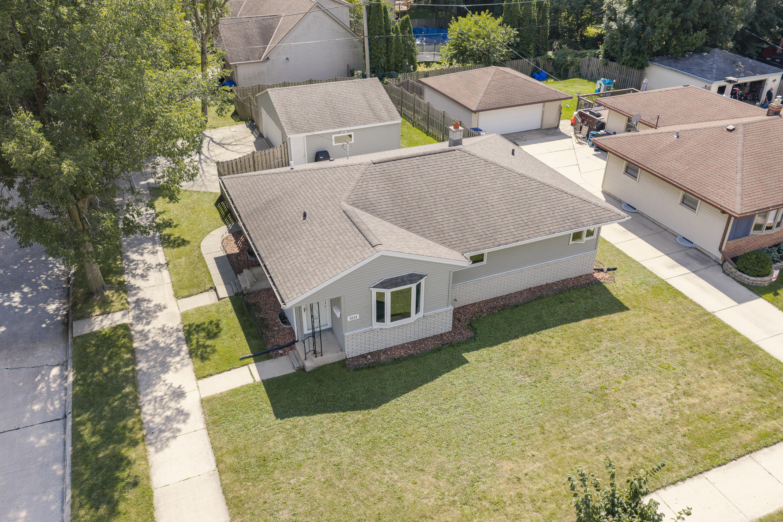 3233 E Henry Ave — photo