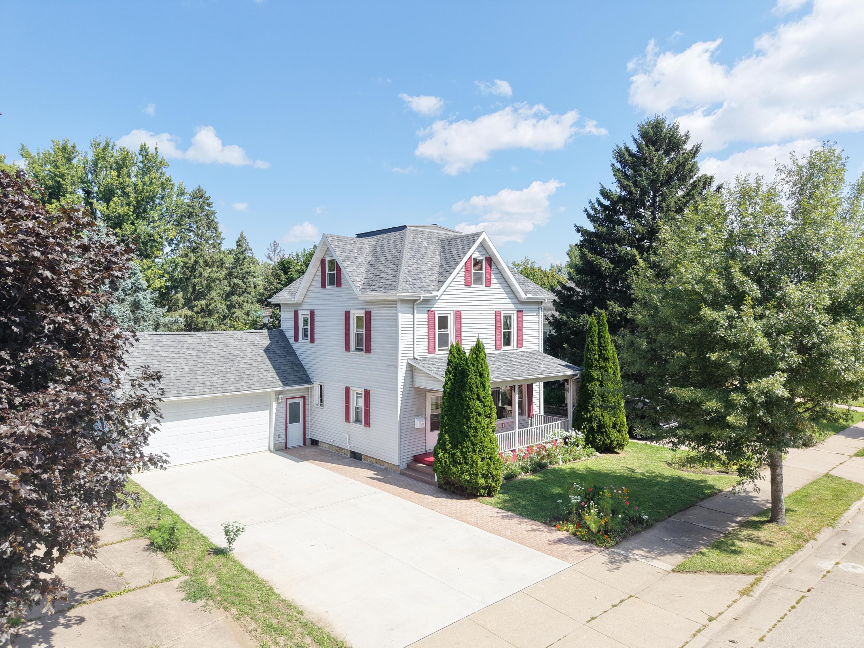 420 W Decker St — photo