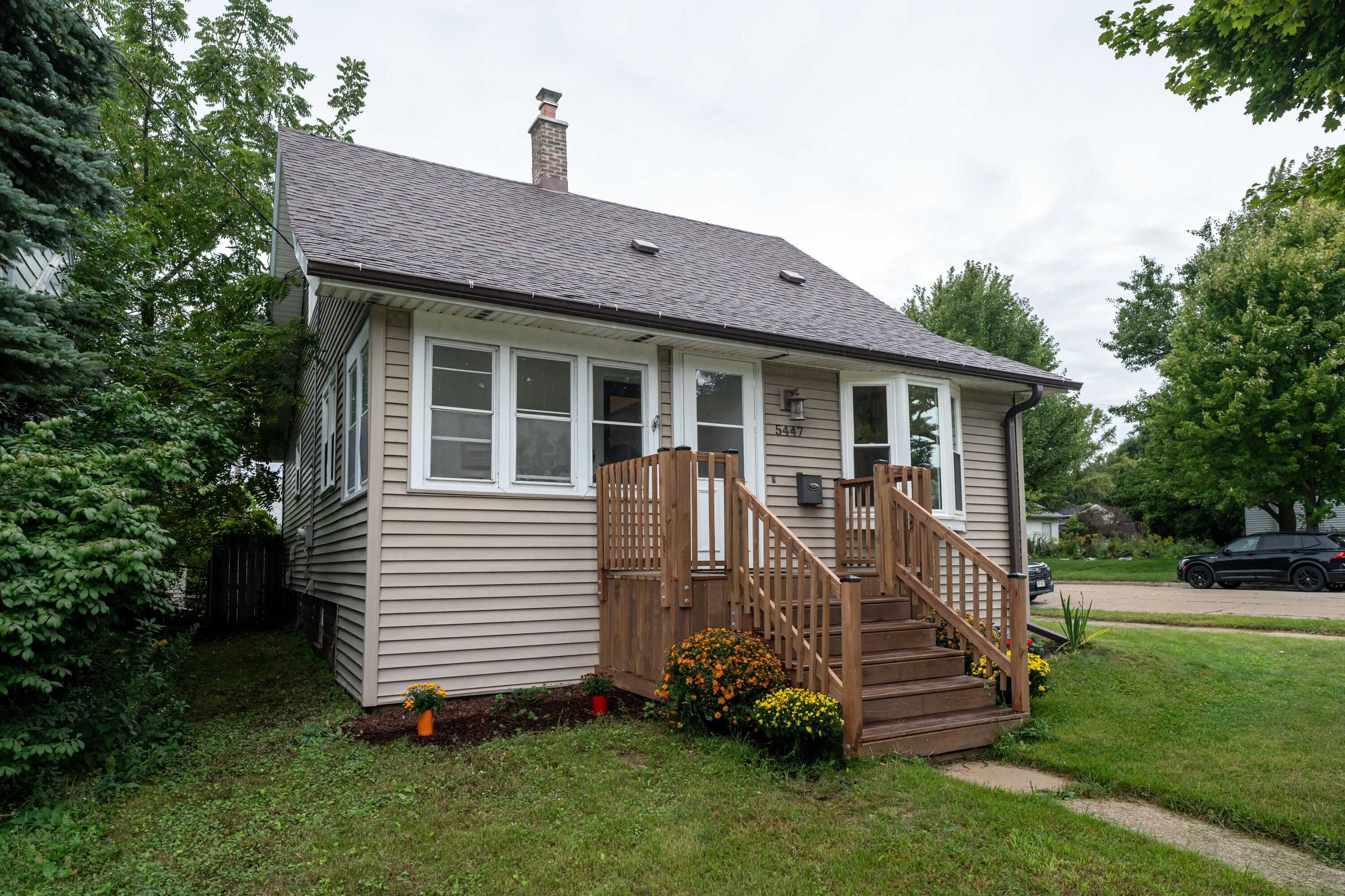 5447 S Lake Dr — photo