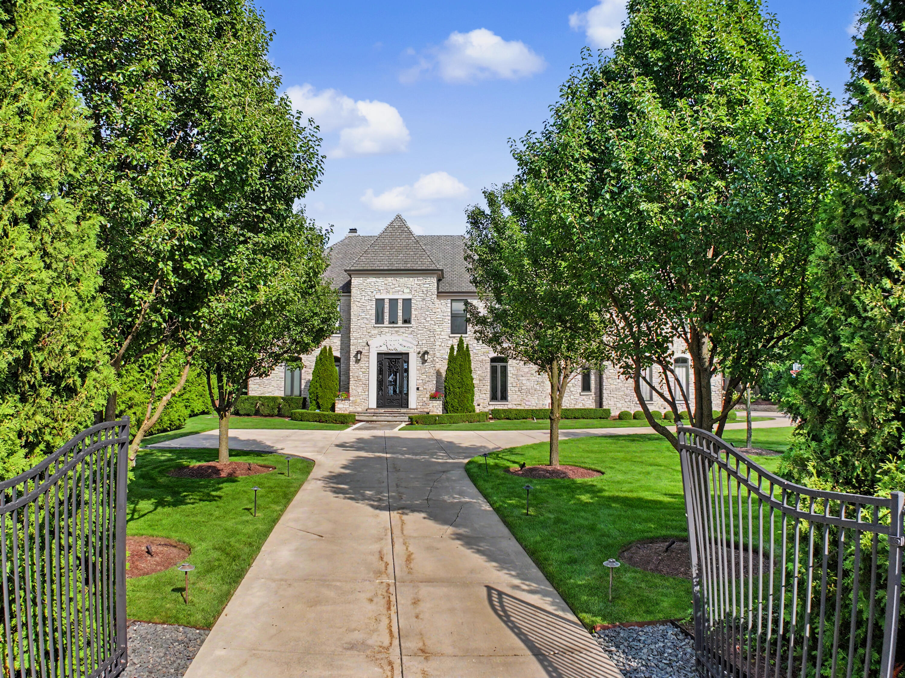 6702 N Lake Dr — photo