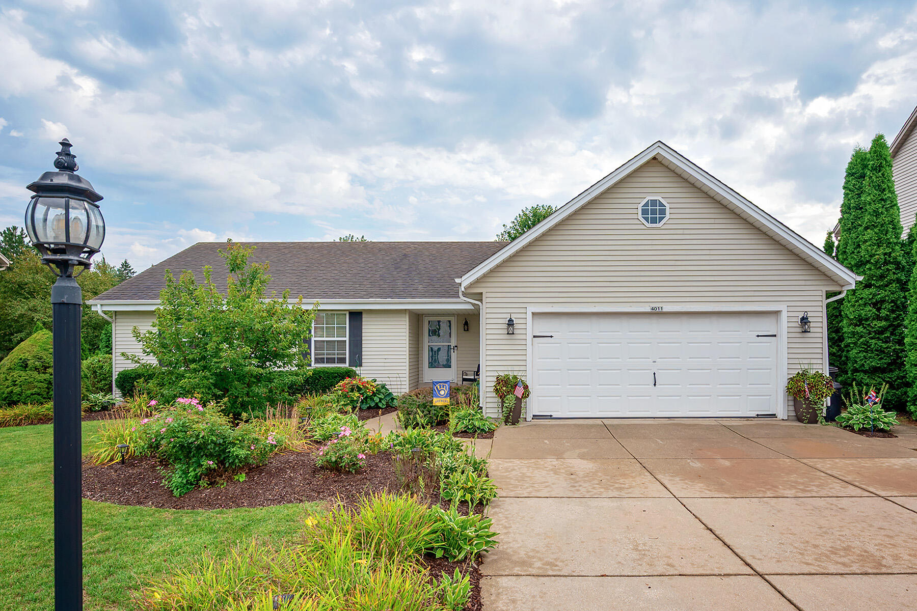 4011 W Whispering Ridge Pass — photo