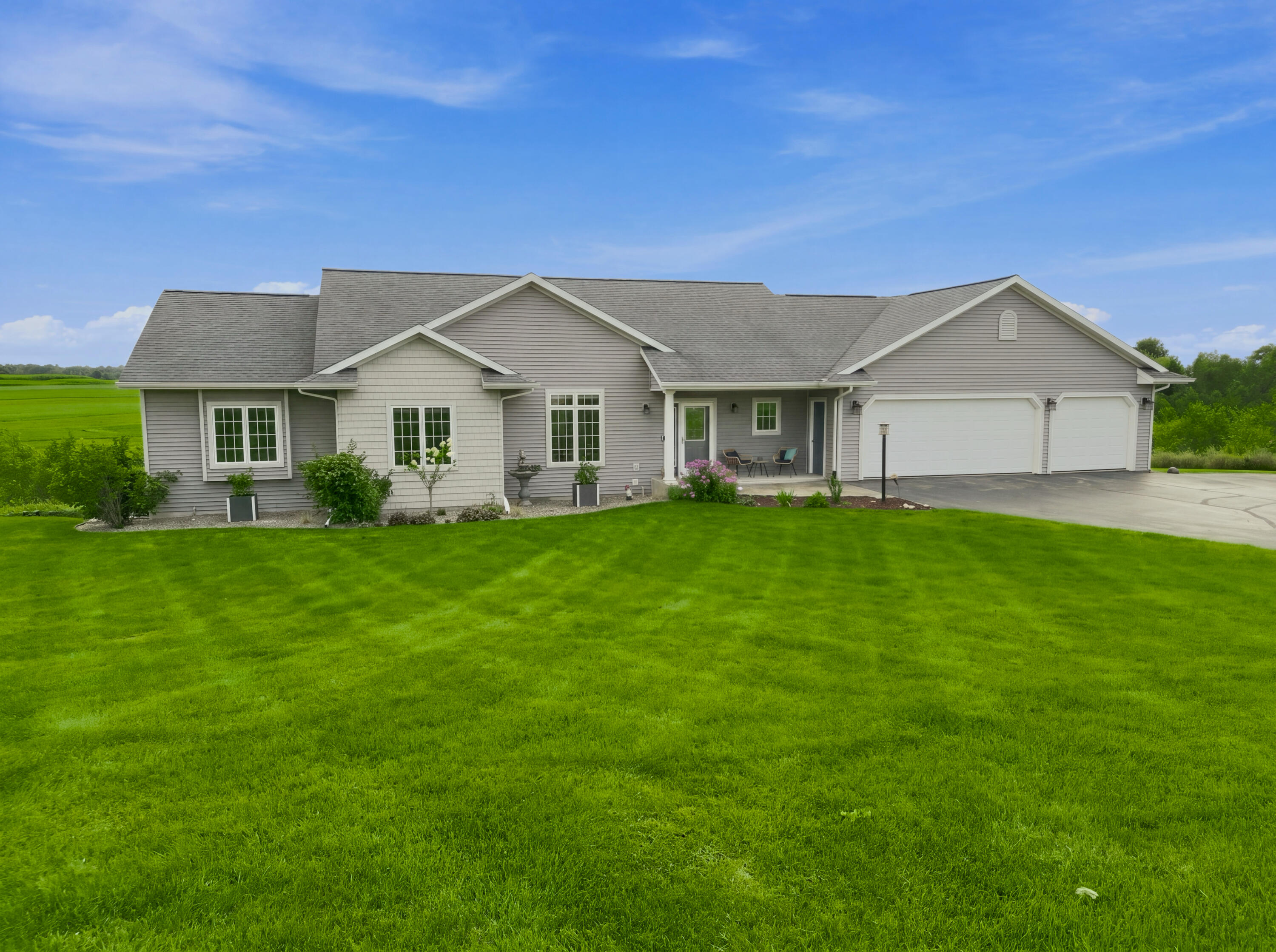 S5420 Eagle Dr — photo