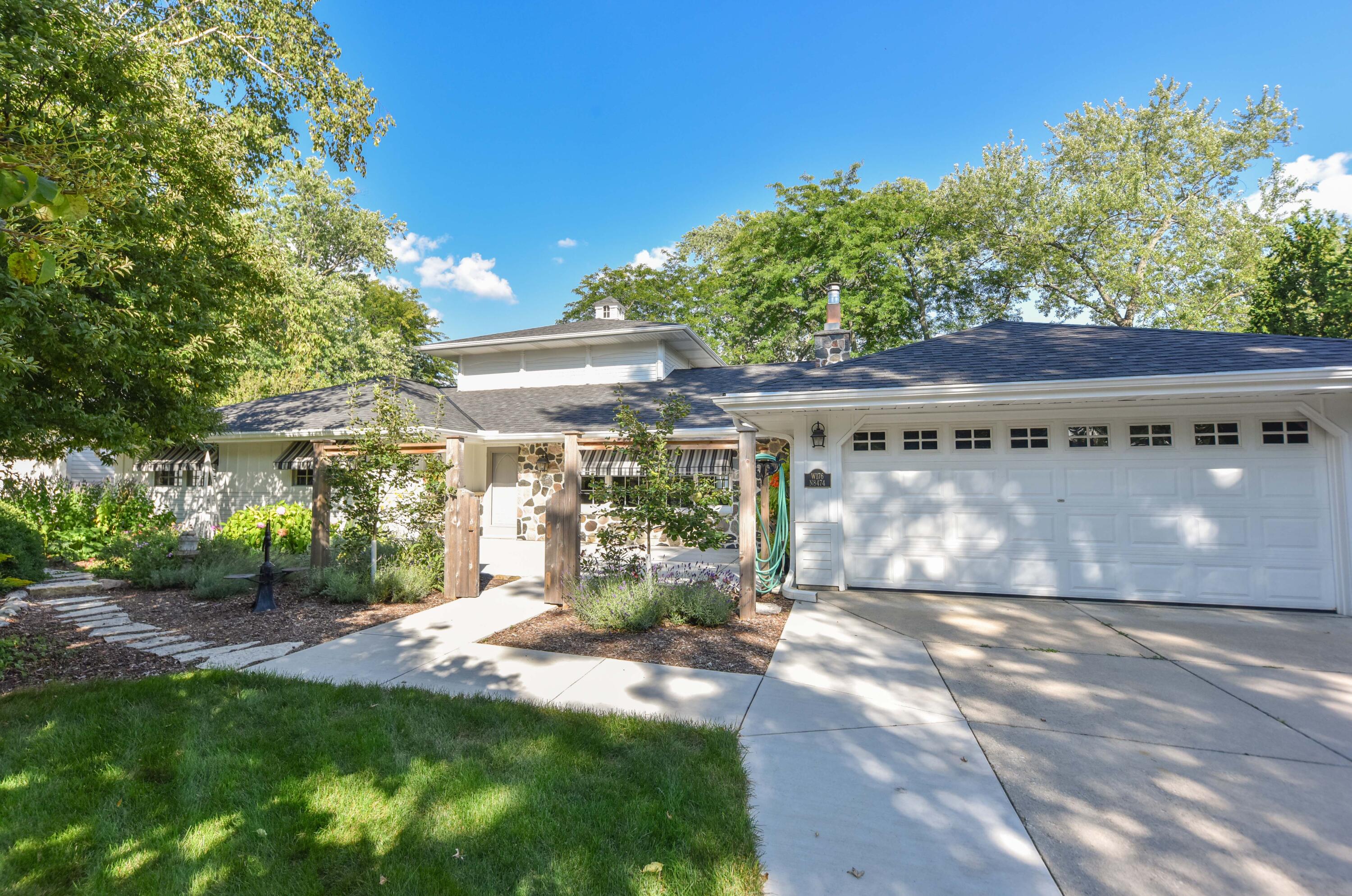 W176N8474 Sunset Ridge Dr — photo