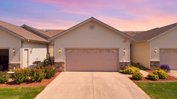 2121 45th St, G, Two Rivers, WI 54241 — photo 2