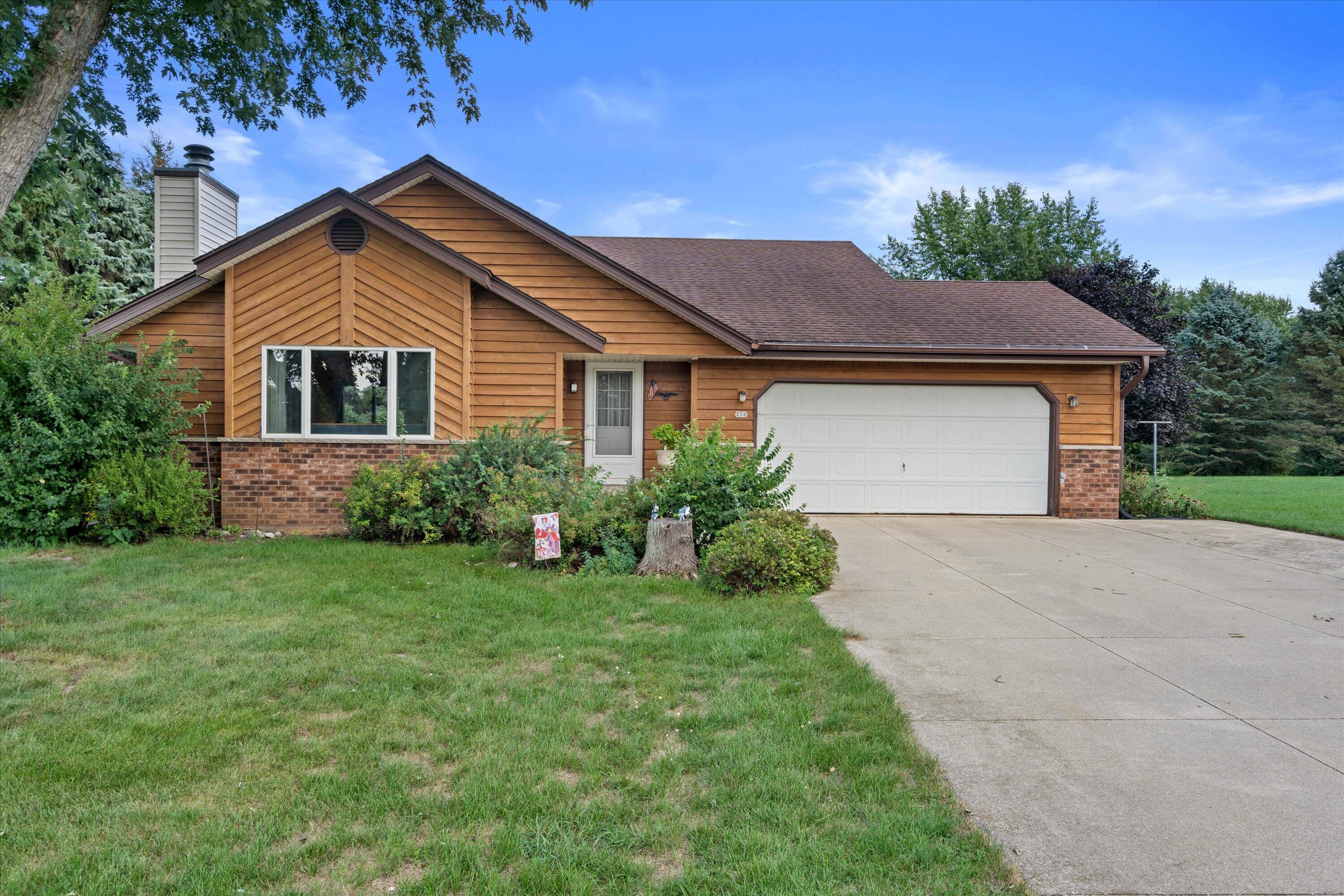 226 Corby Dr — photo