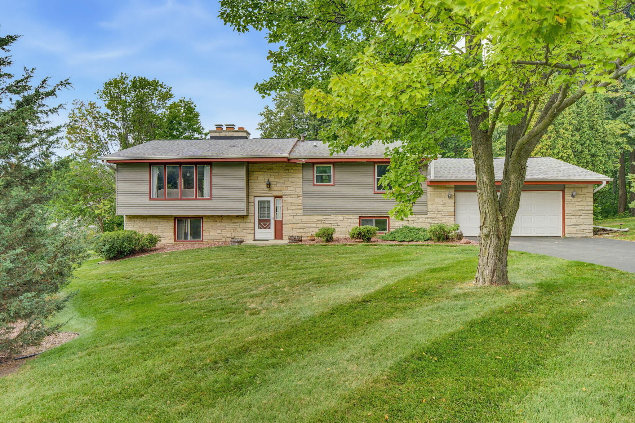 3755 N Kettle View Dr — photo