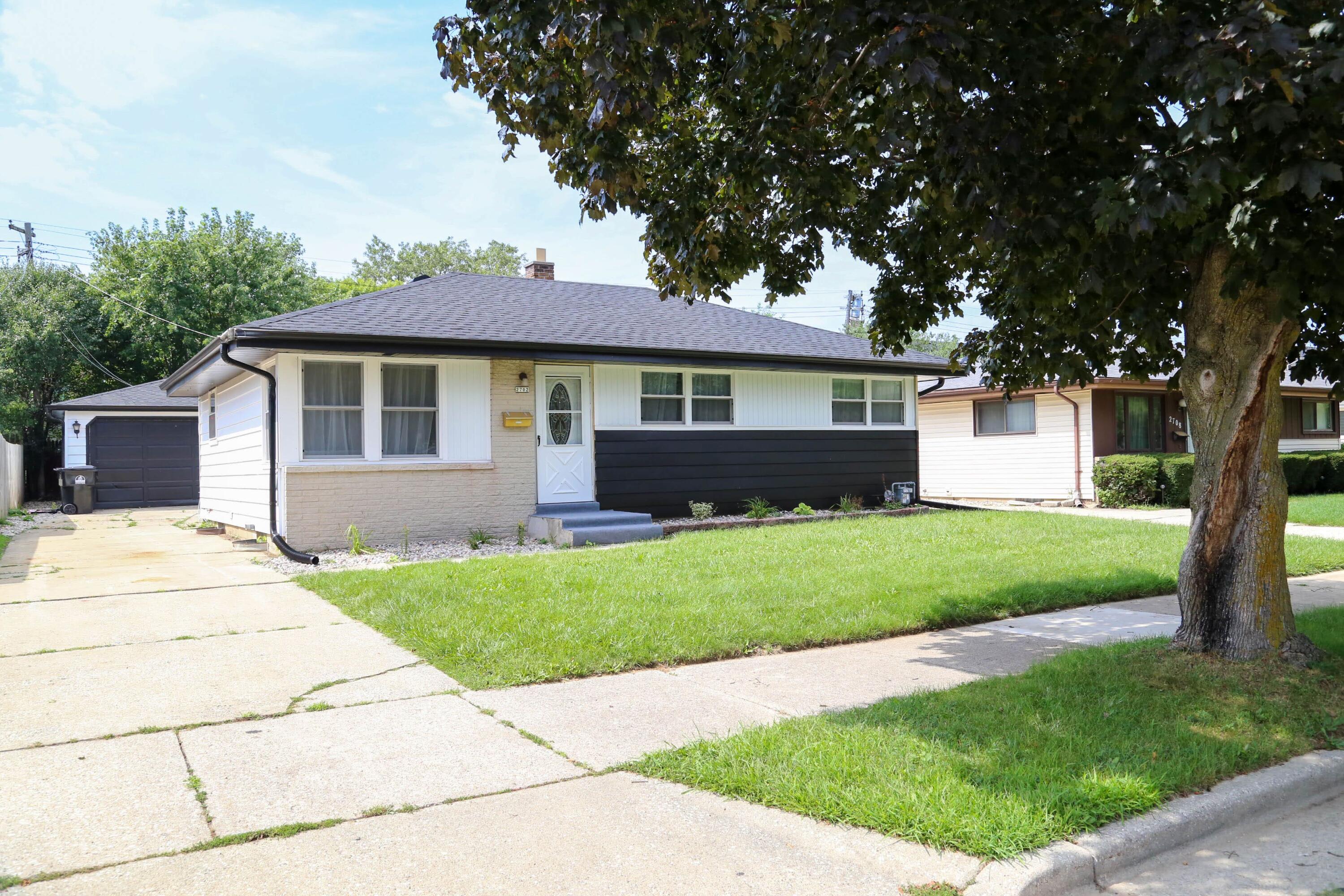 2702 Loraine Ave — photo