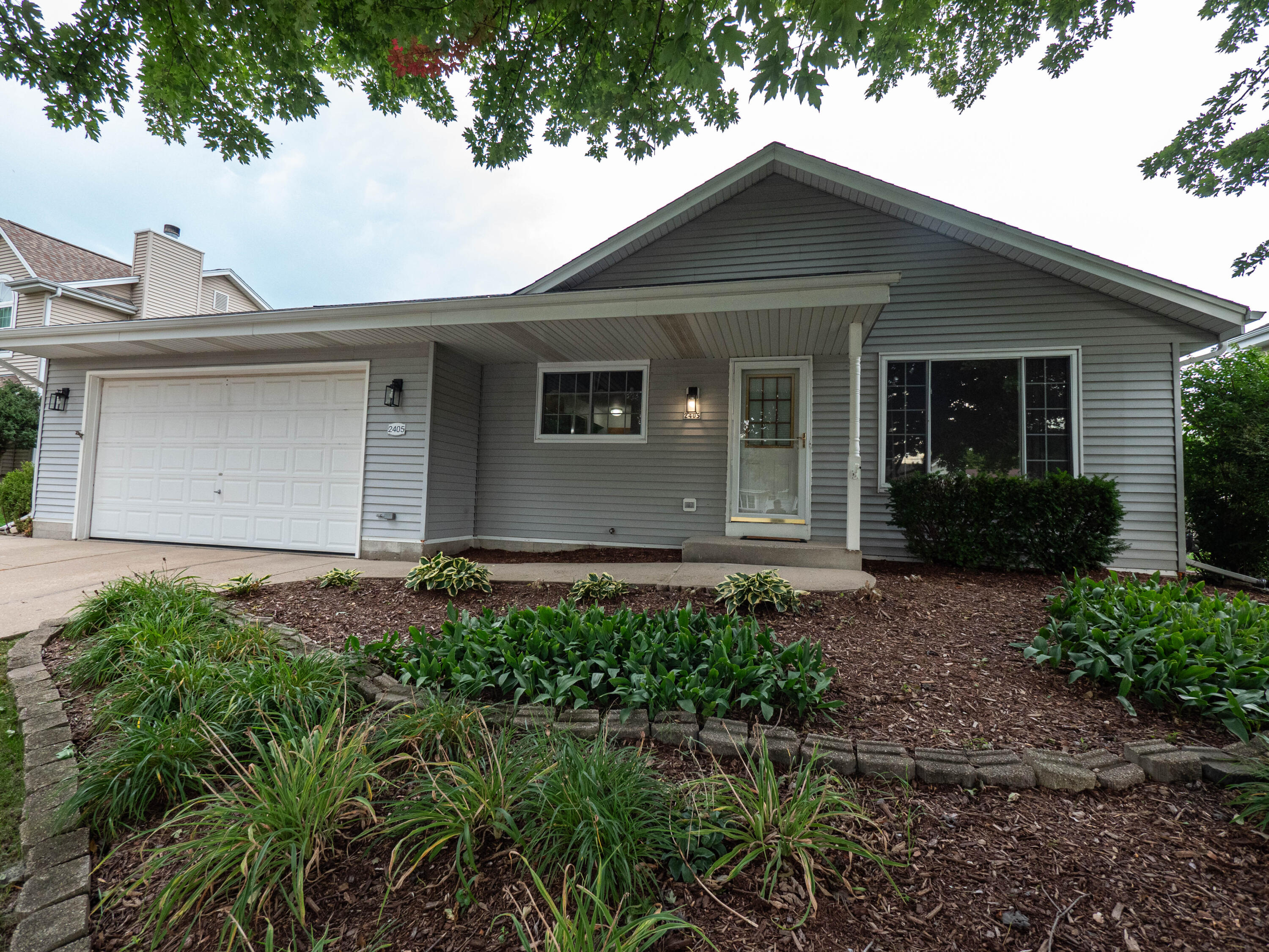 2405 N University Dr — photo