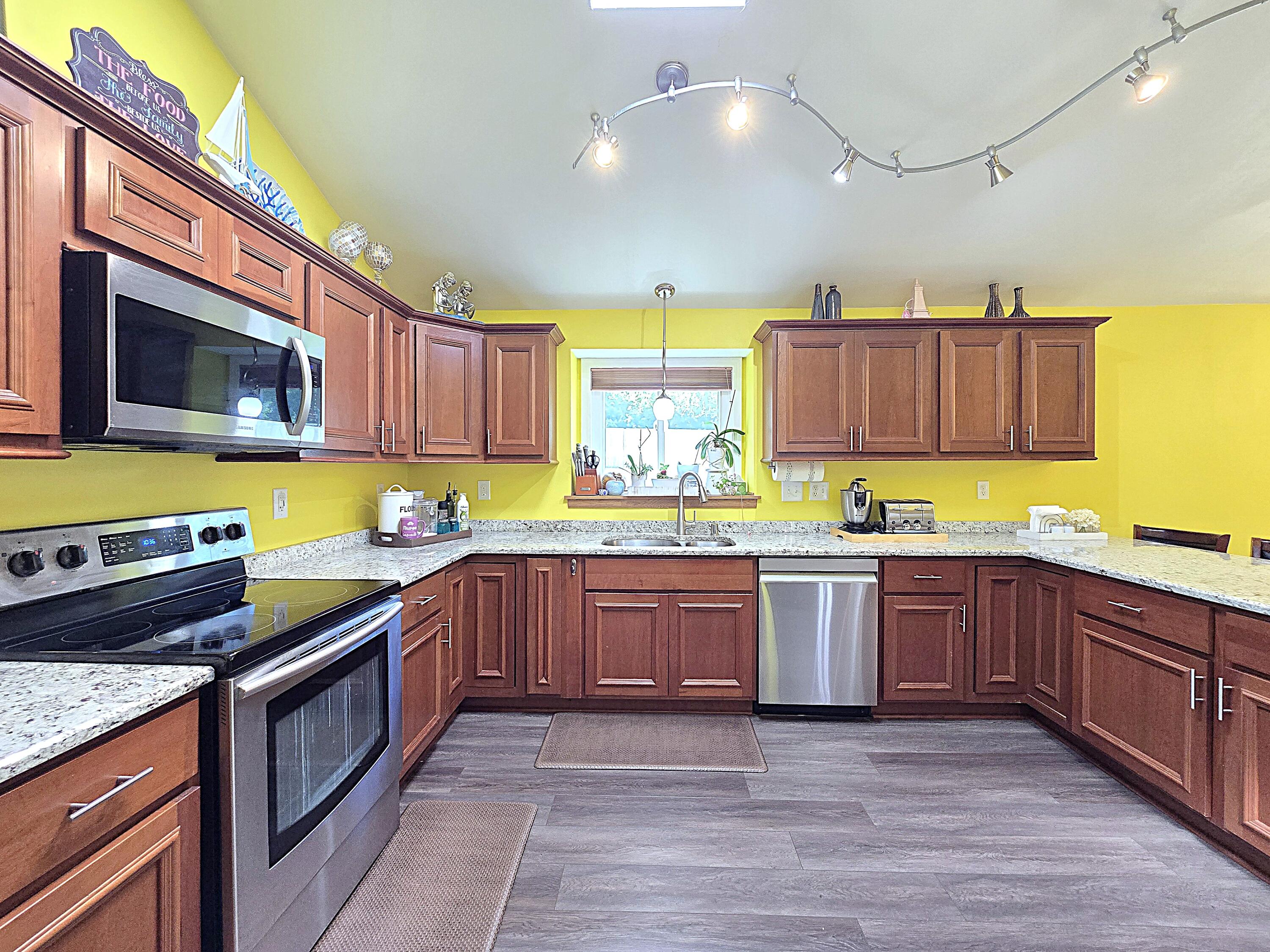 9201 W County Line Rd, Milwaukee, WI 53224 — photo 3