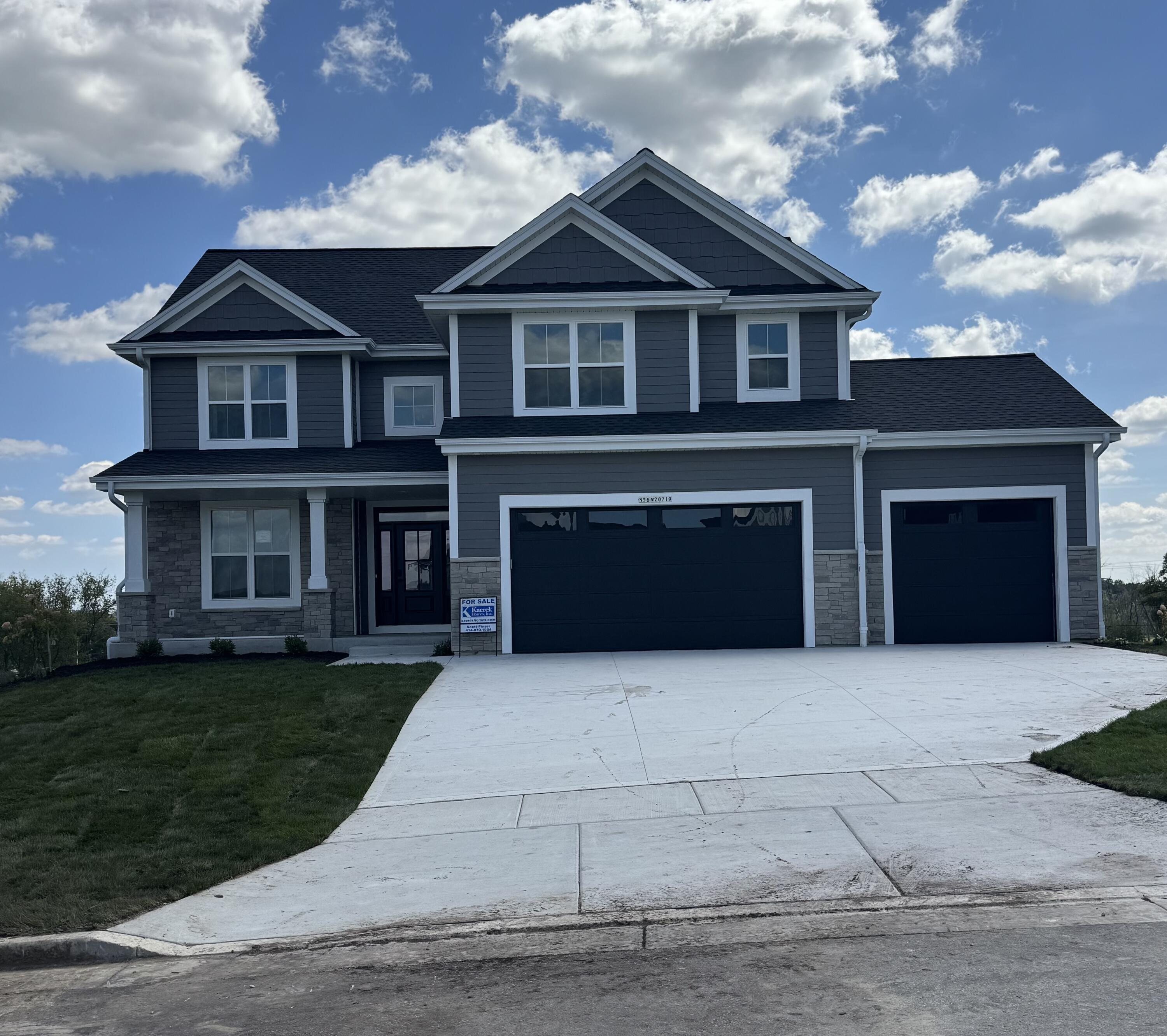 N56W20719 Muirfield Dr — photo