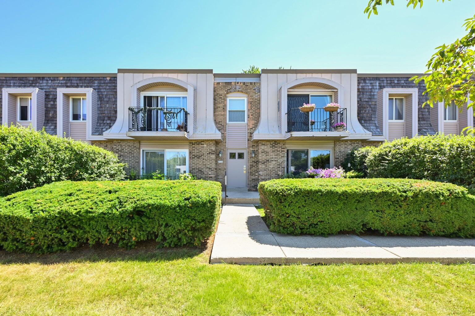 7530 N Port Washington Rd, Fox Point, WI 53217 — photo 2