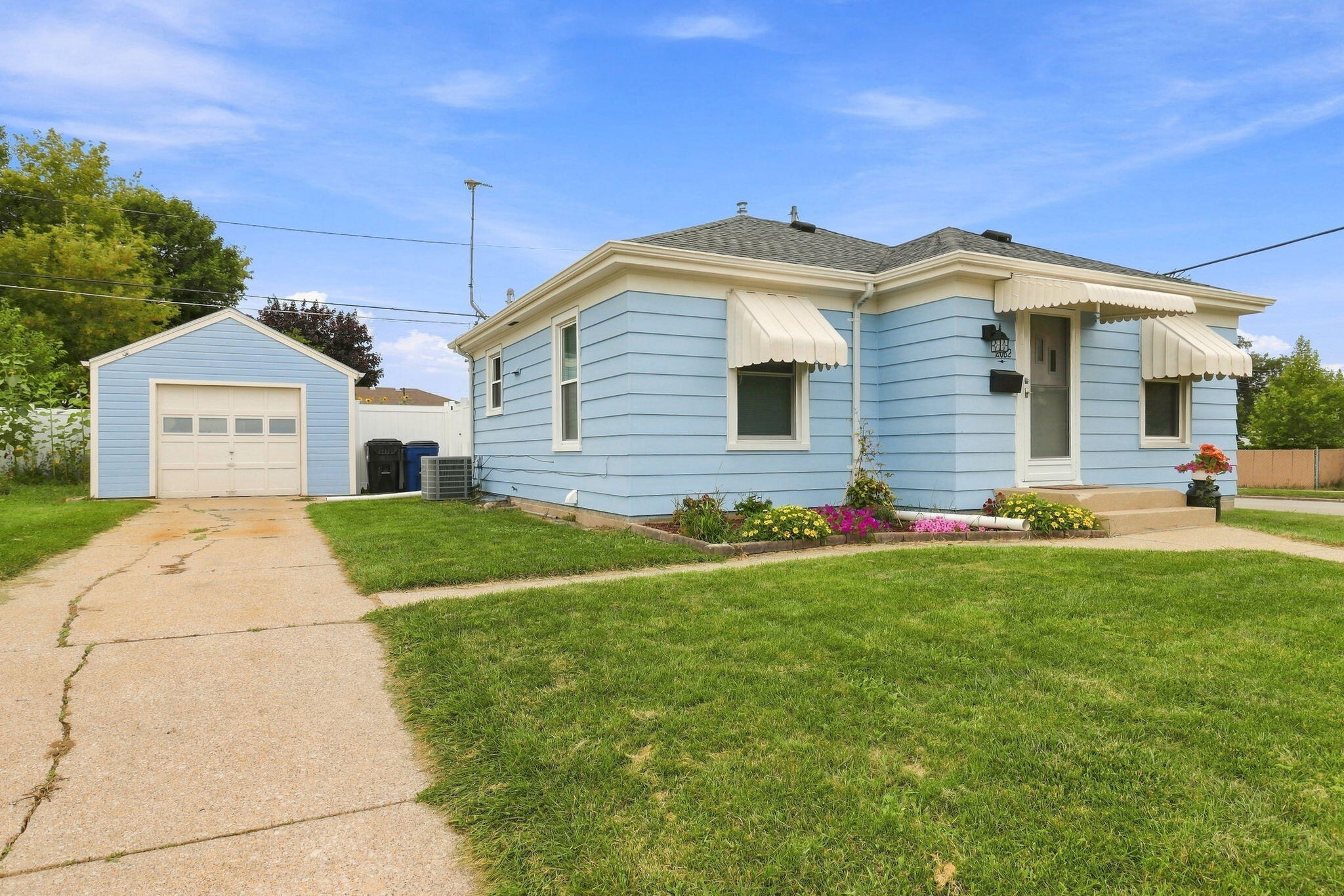 2062 Shoop St, Racine, WI 53404 — photo 2