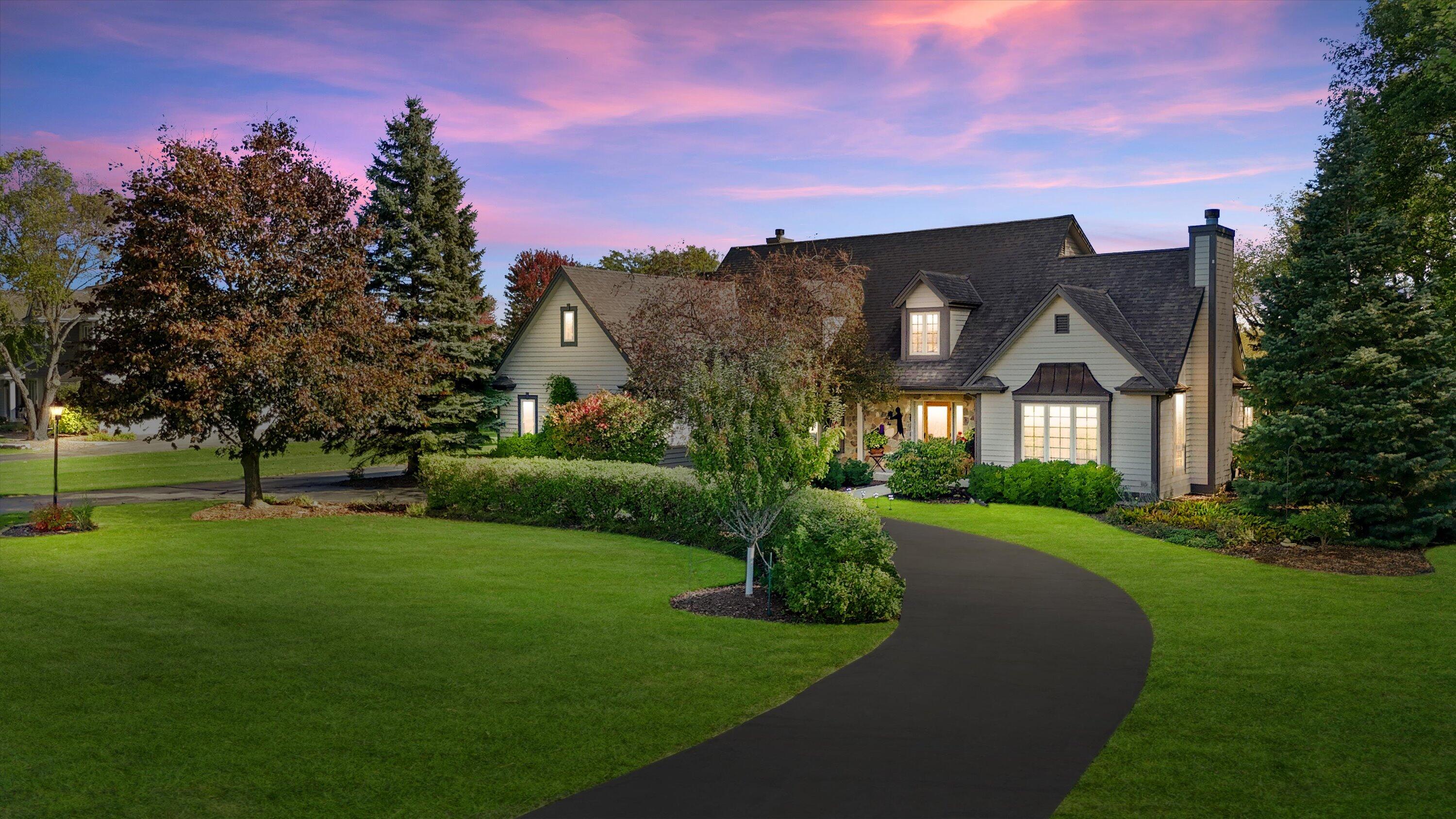 W299N1828 Windridge Ct — photo