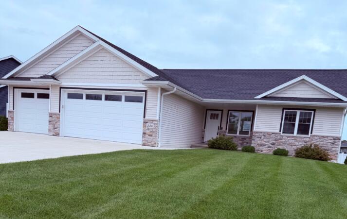 3126 Sandy Ridge Dr — photo