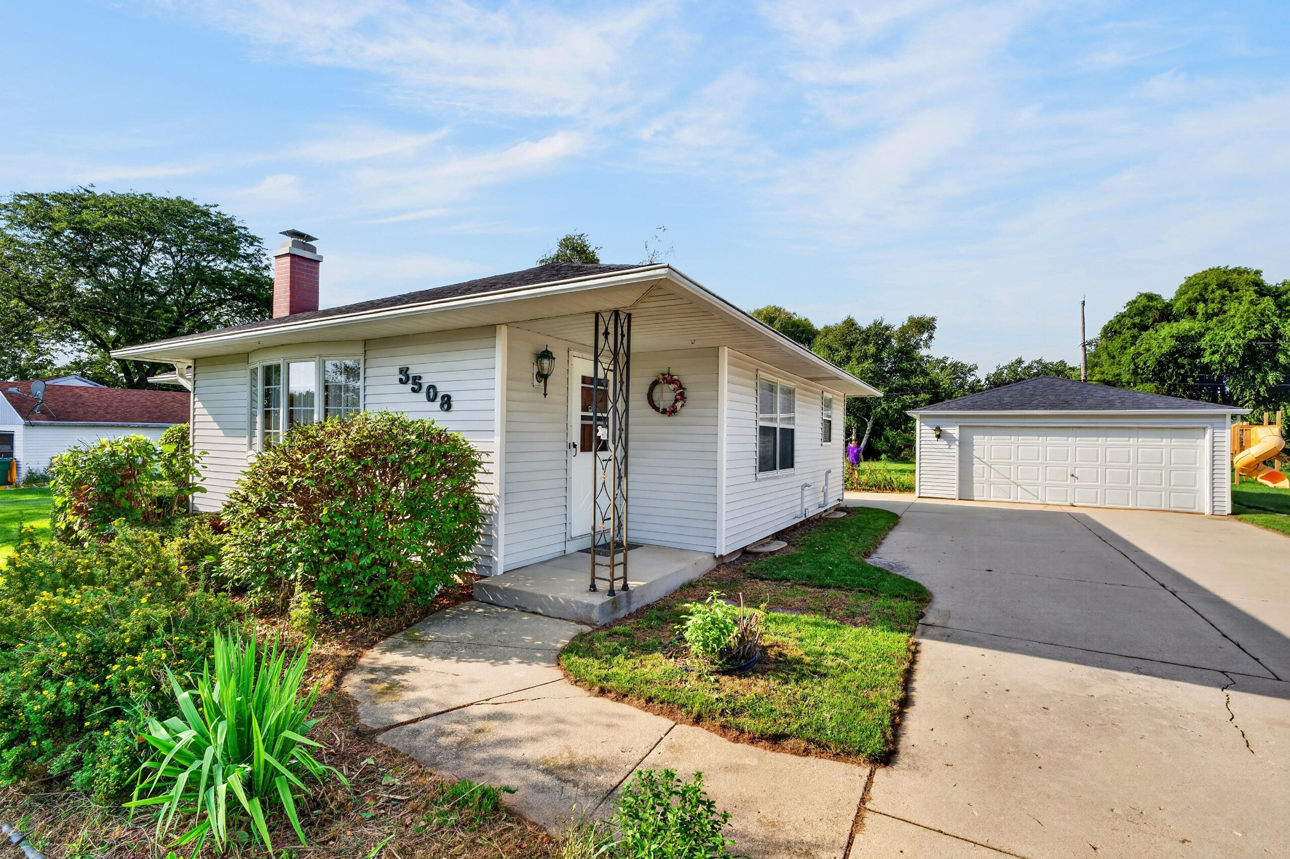 3508 E Oakwood Rd — photo
