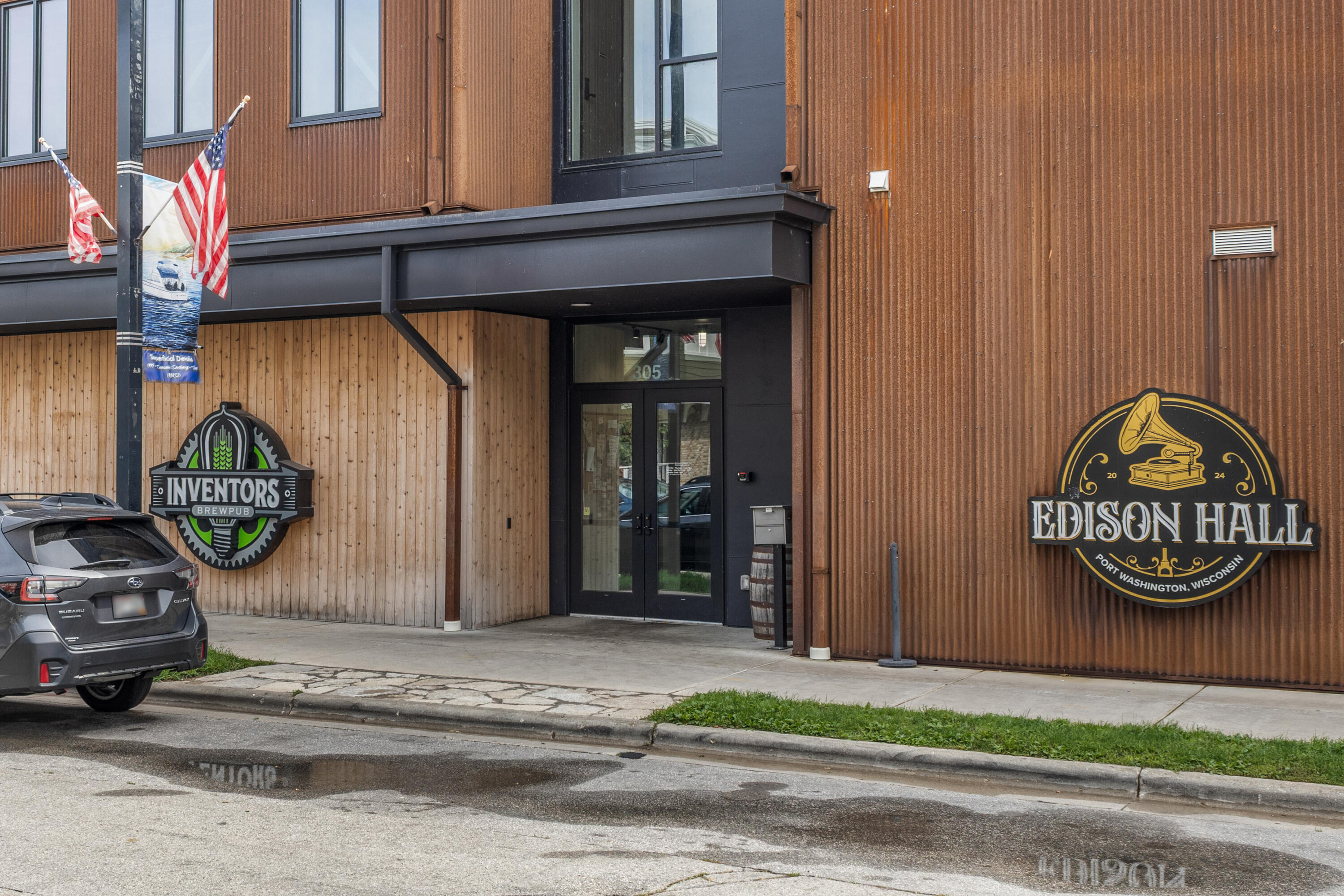 305 E Washington St, 2 — photo