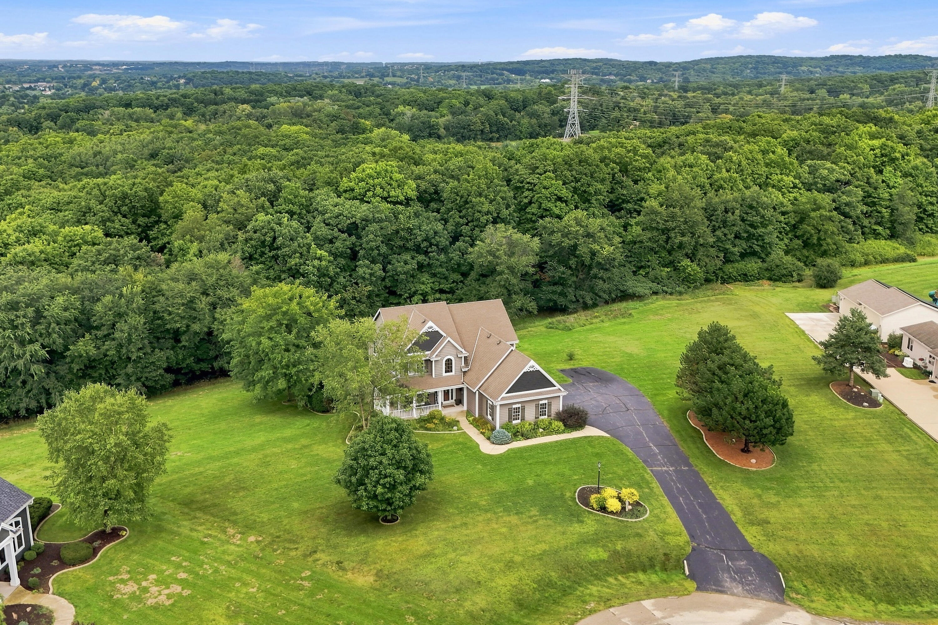 W238S5976 Prairie Wolf Ct — photo