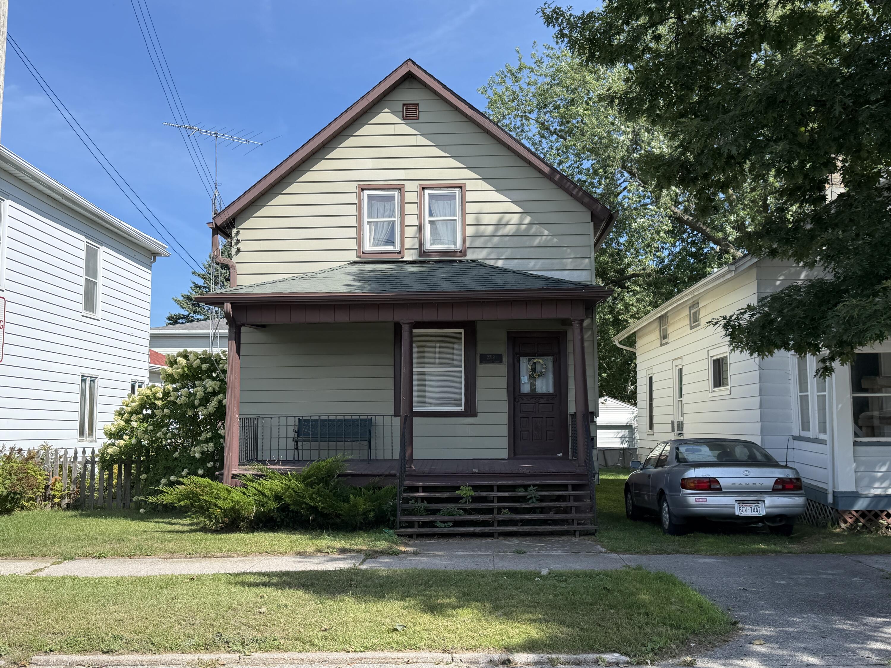 2219 Jefferson St, Two Rivers, WI 54241