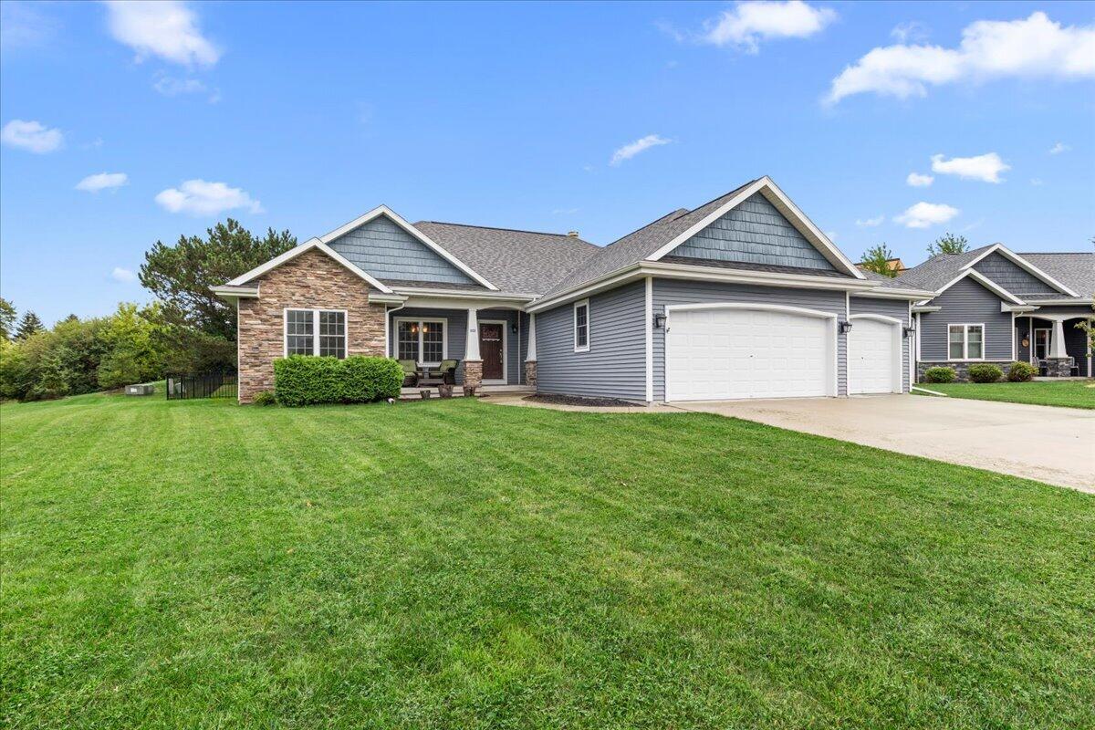 453 Western Ct — photo