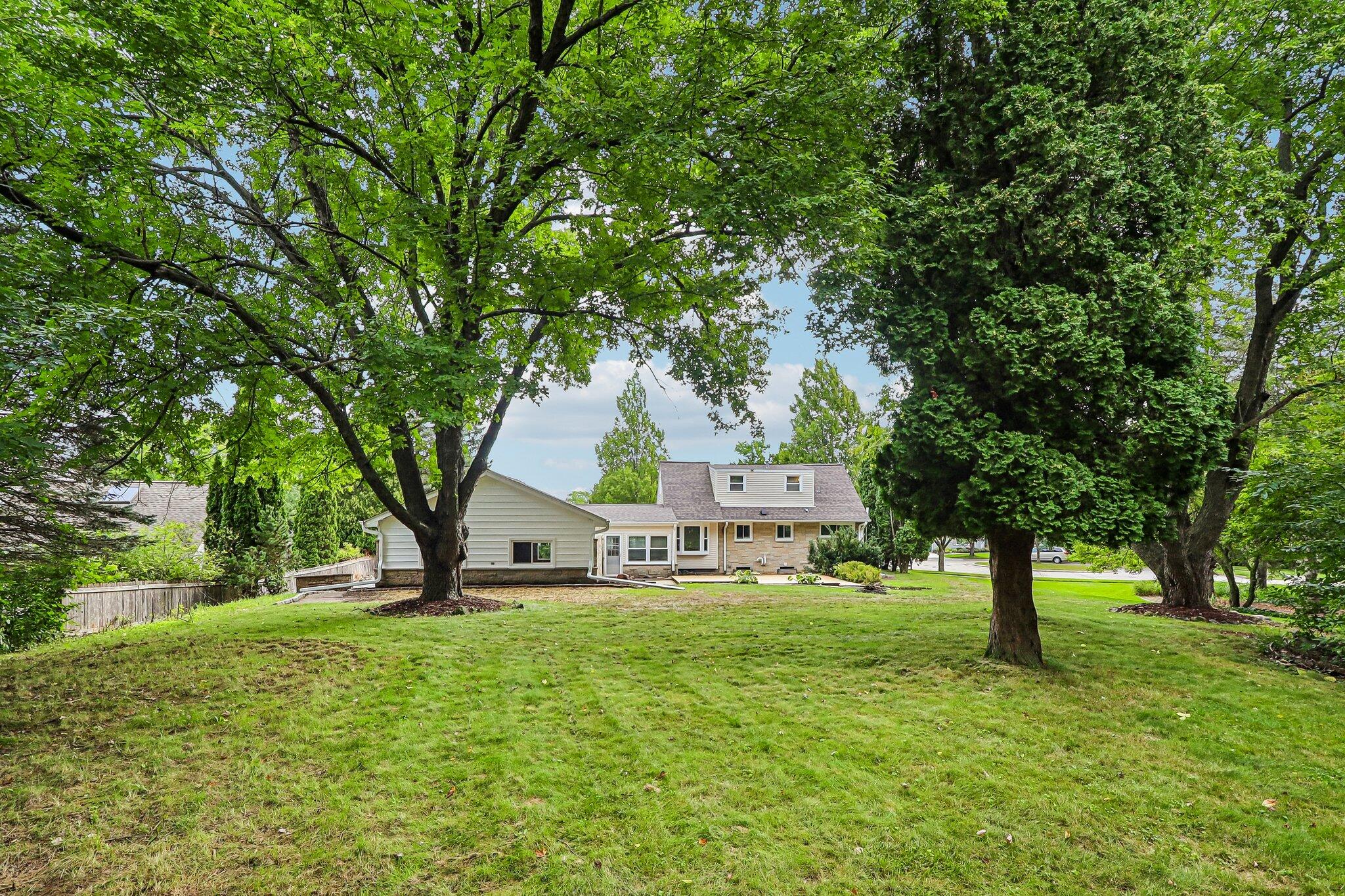 W73N917 London Ct — photo