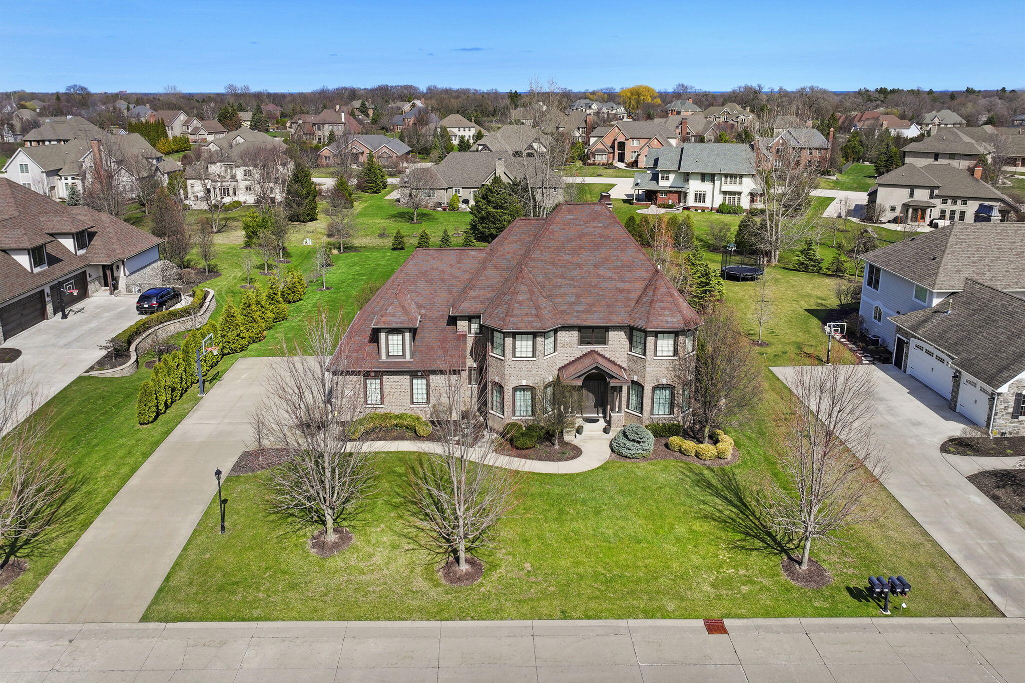9665 Meadowdale Ln — photo
