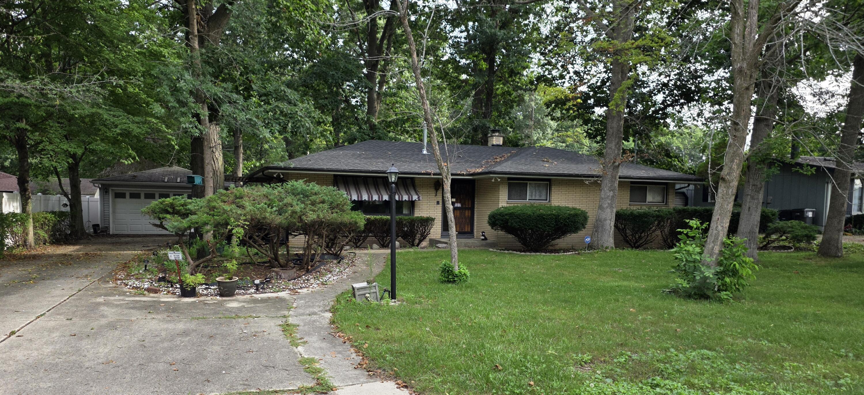 542 11th Pl — photo
