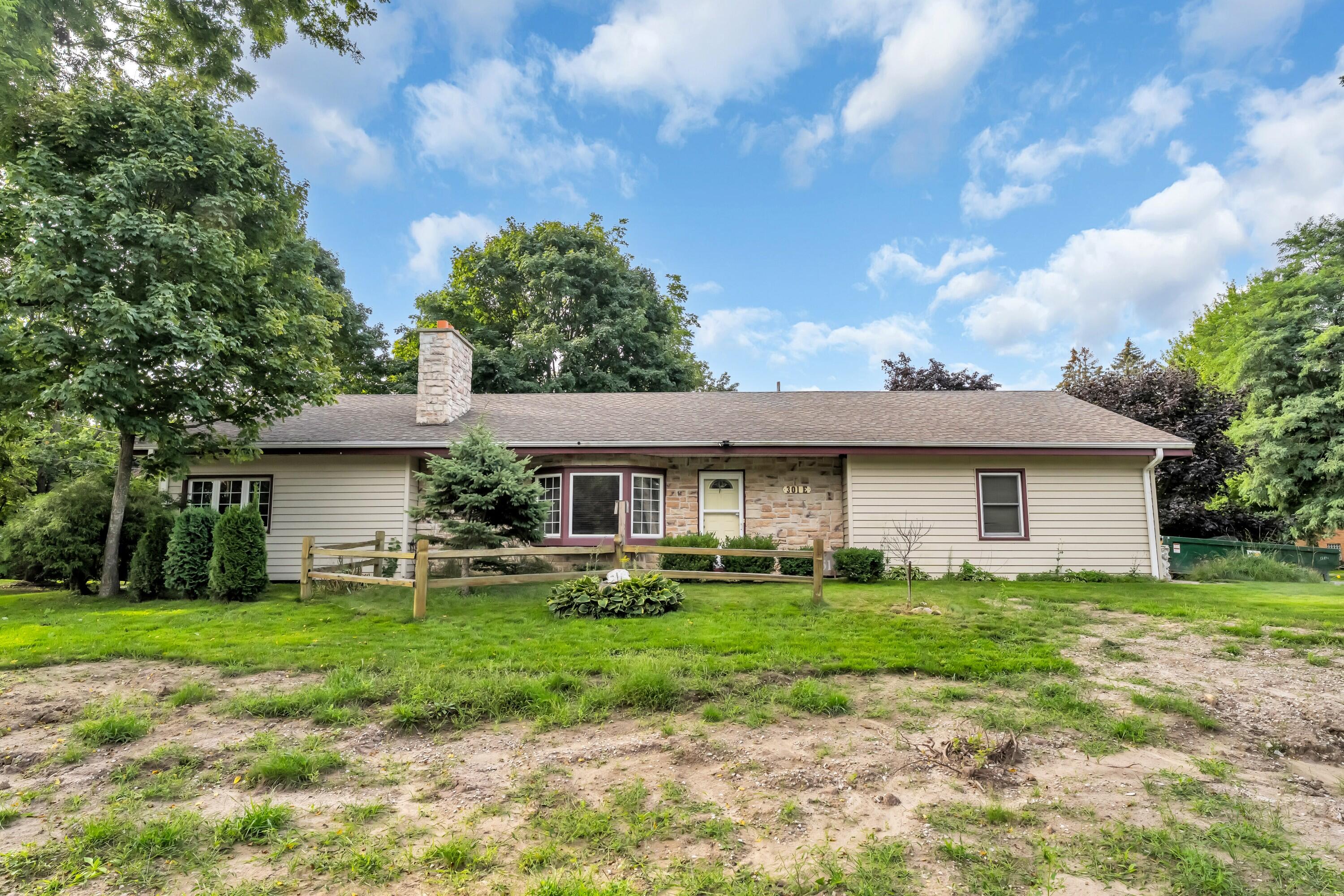 301 E 4 Mile Rd, Wind Point, WI 53402 — photo 2