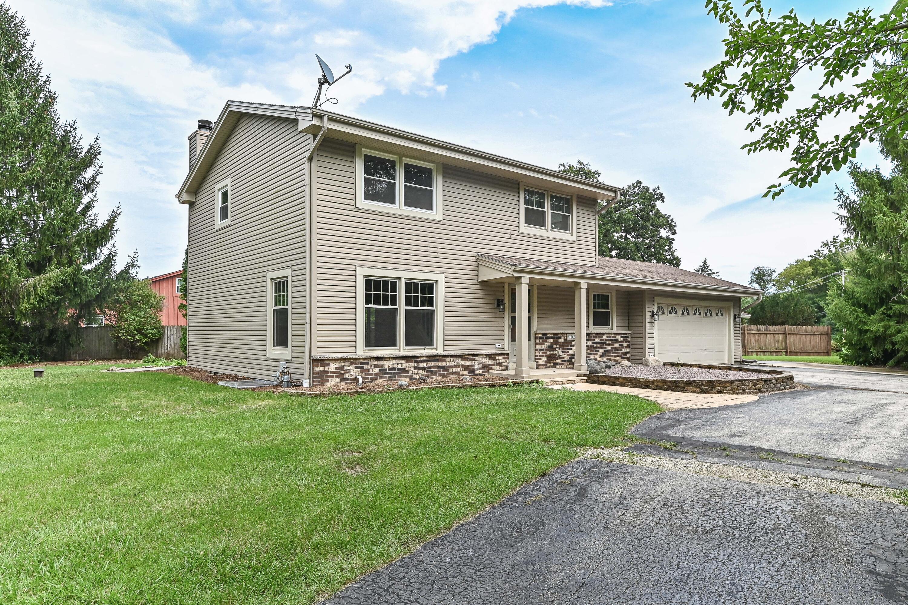 S71W13222 Tess Corners Dr — photo