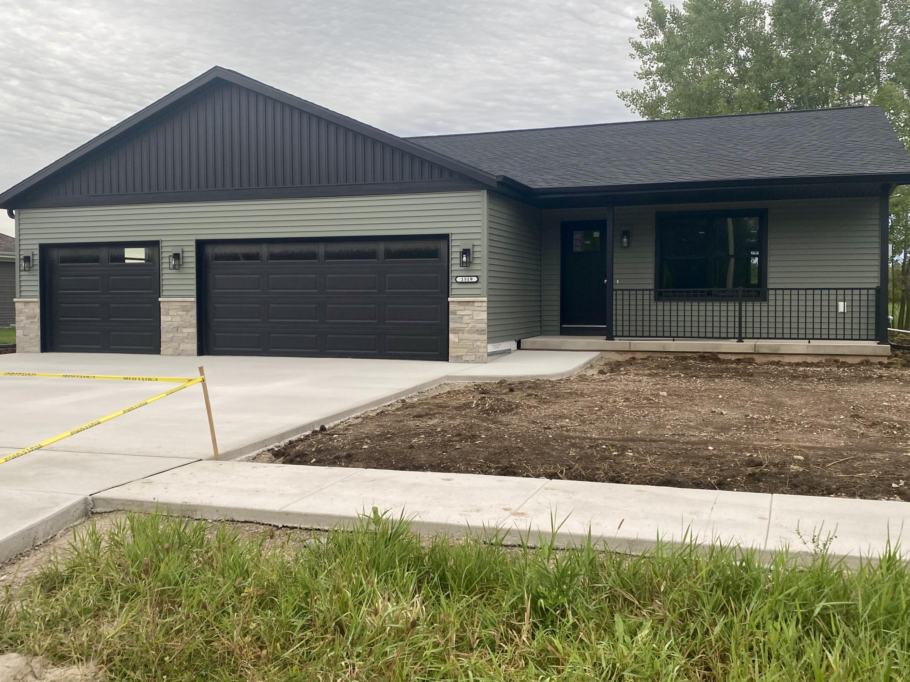 1519 Alpine Cir — photo