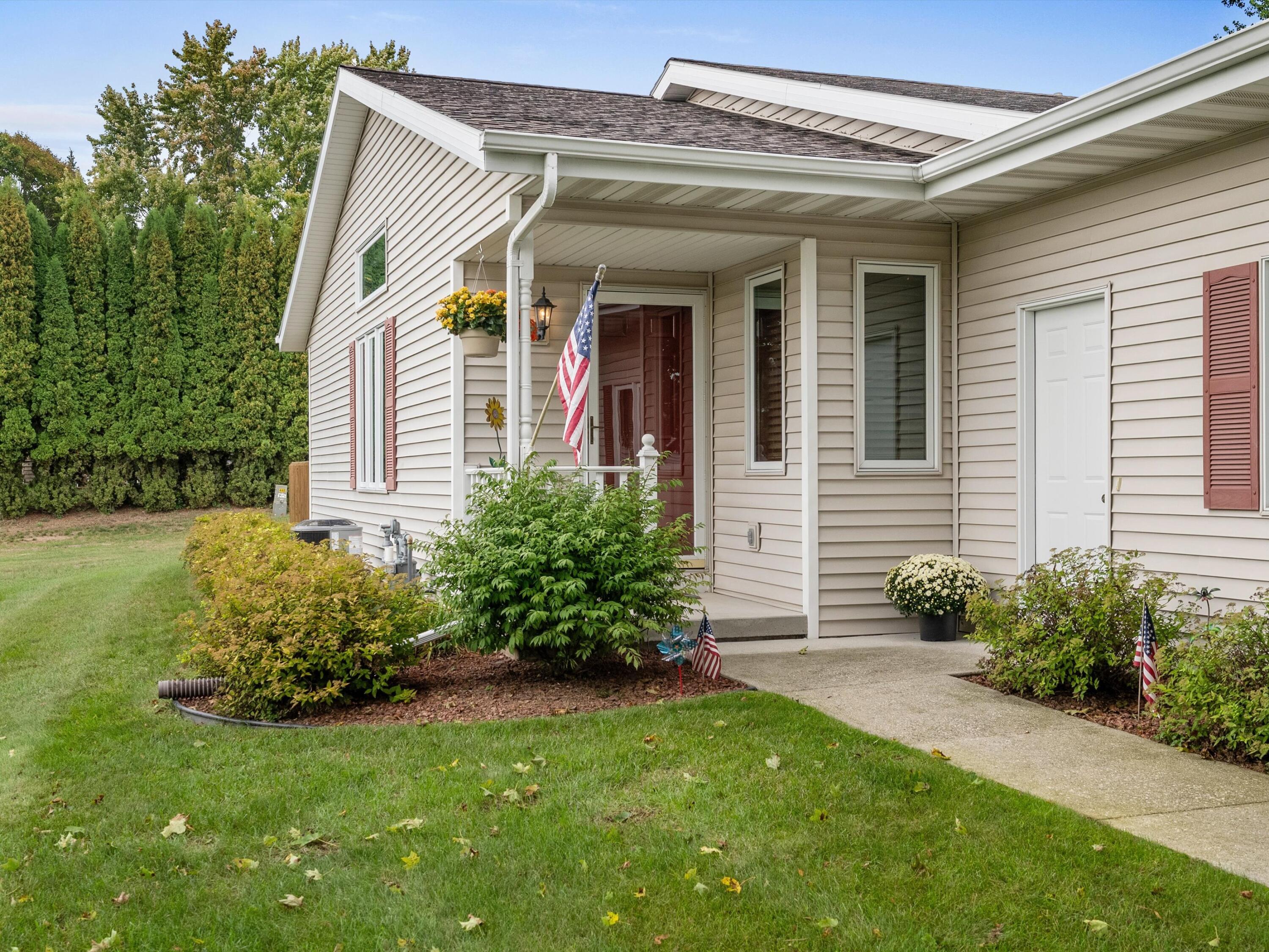 1504 Deer Brook Dr, Two Rivers, WI 54241 — photo 2