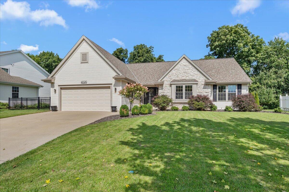 4020 W Lakeview Dr — photo