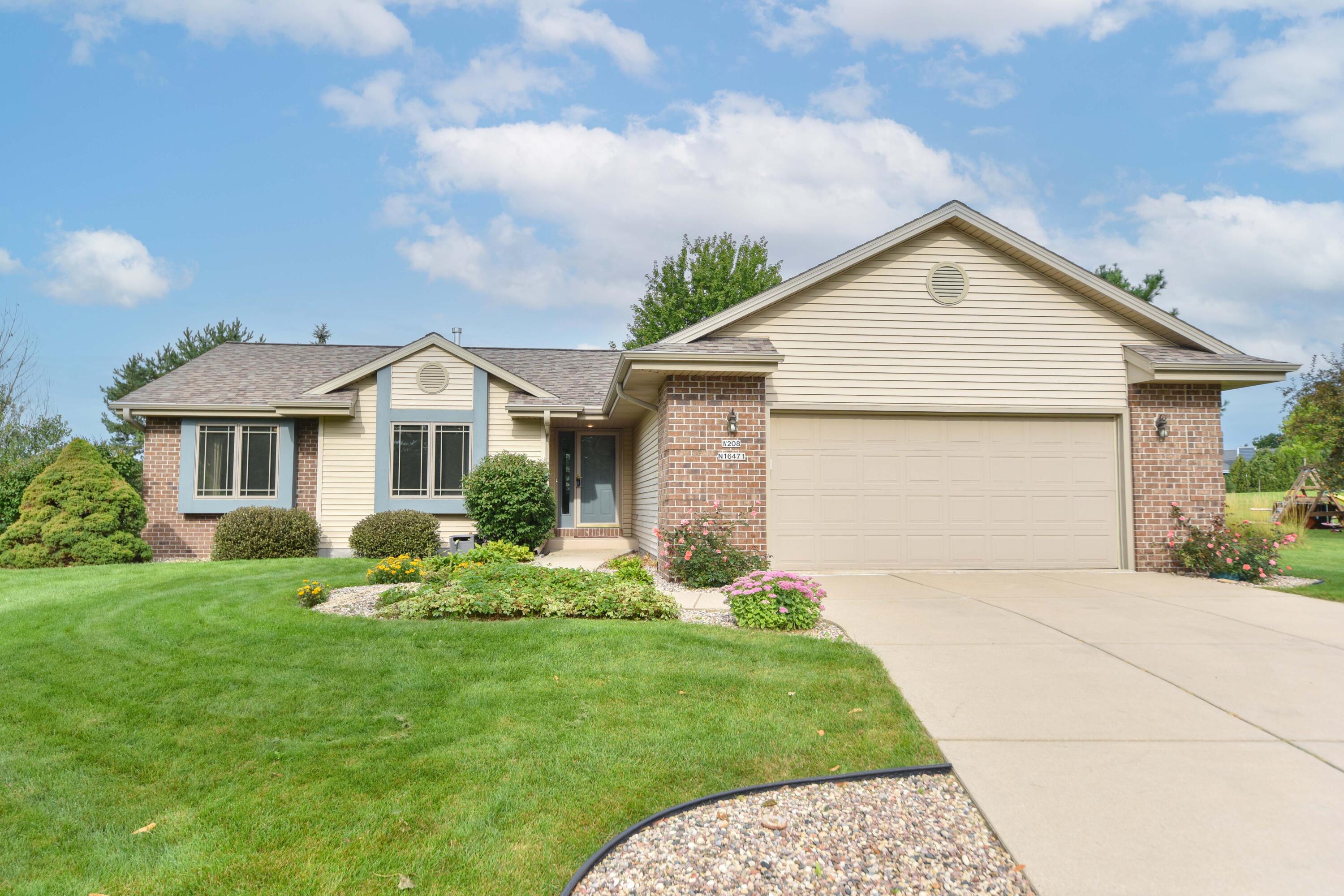 W208N16471 St Andrews Ct — photo