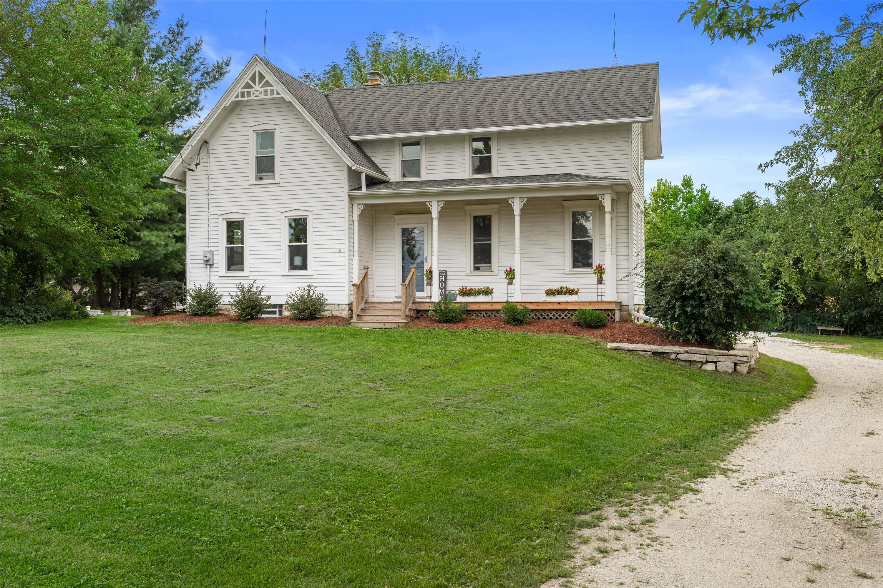 N4W22625 Bluemound Rd — photo