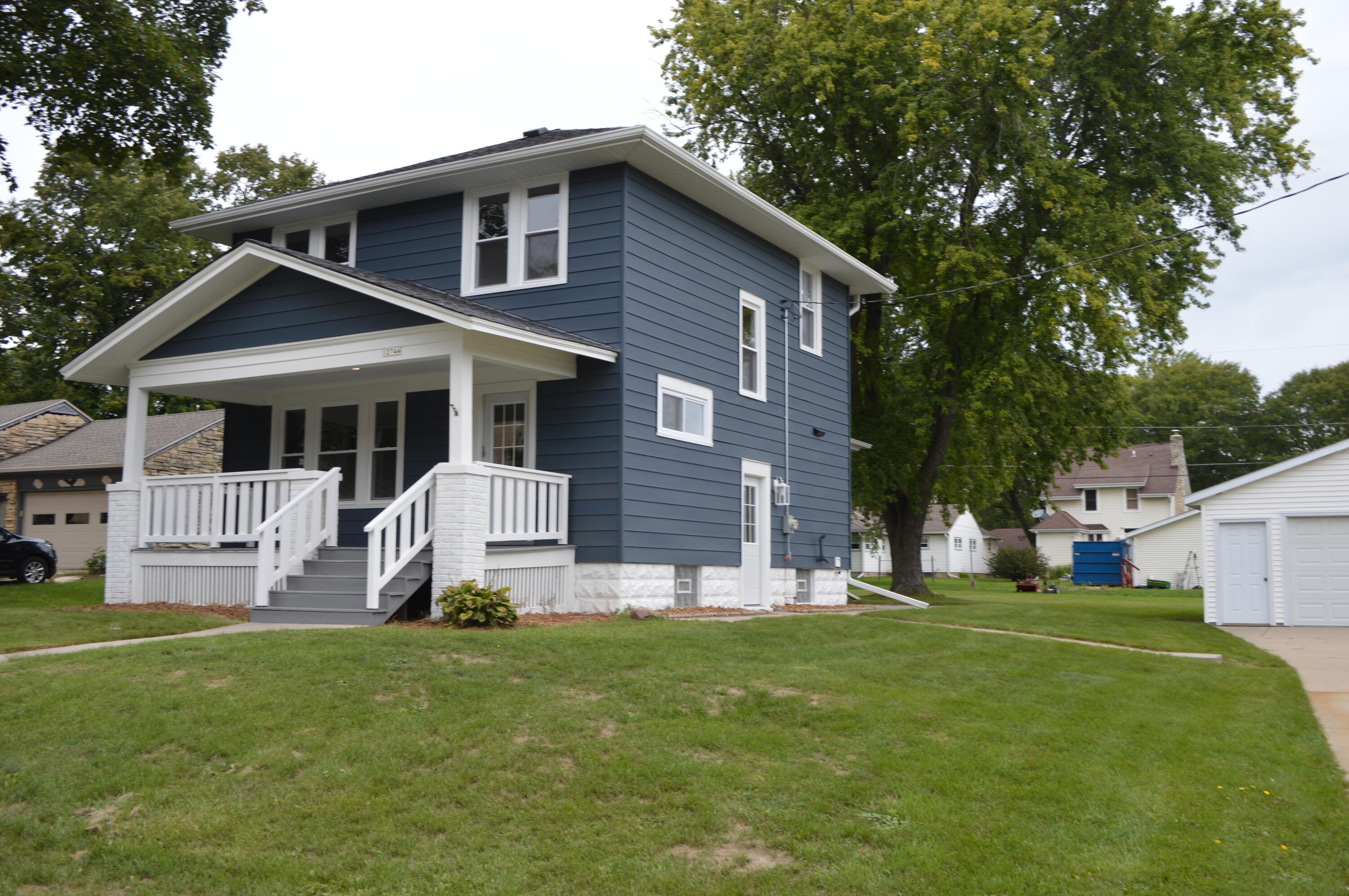 12744 W Fairmount Ave — photo
