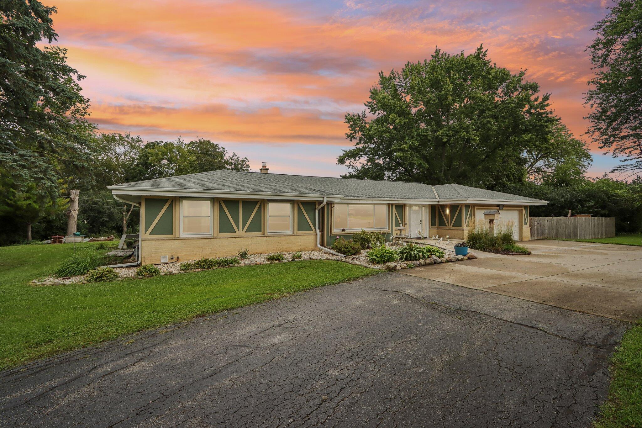 13716 W Lilac Ln — photo