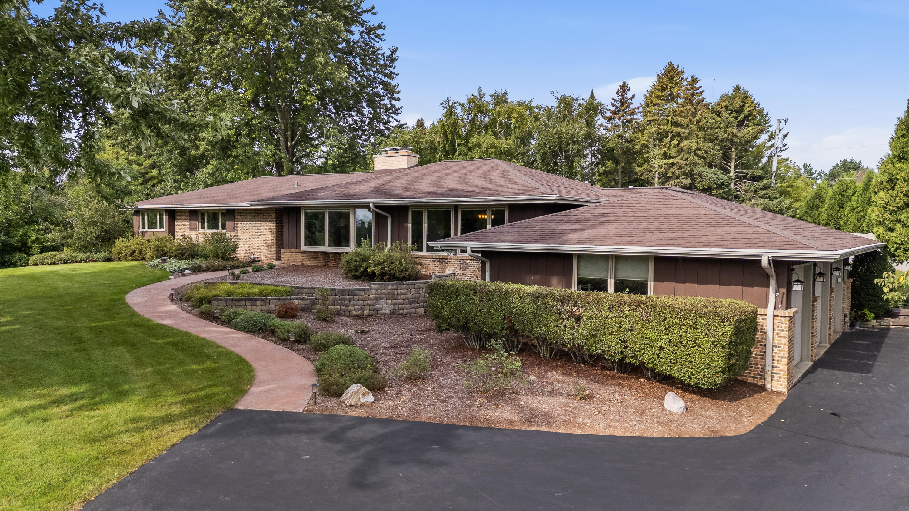 1123 Lake Shore Rd — photo