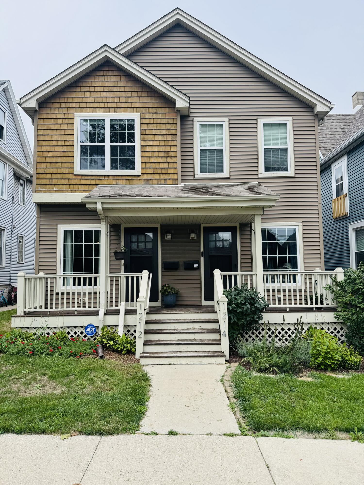 1212 E Russell Ave — photo