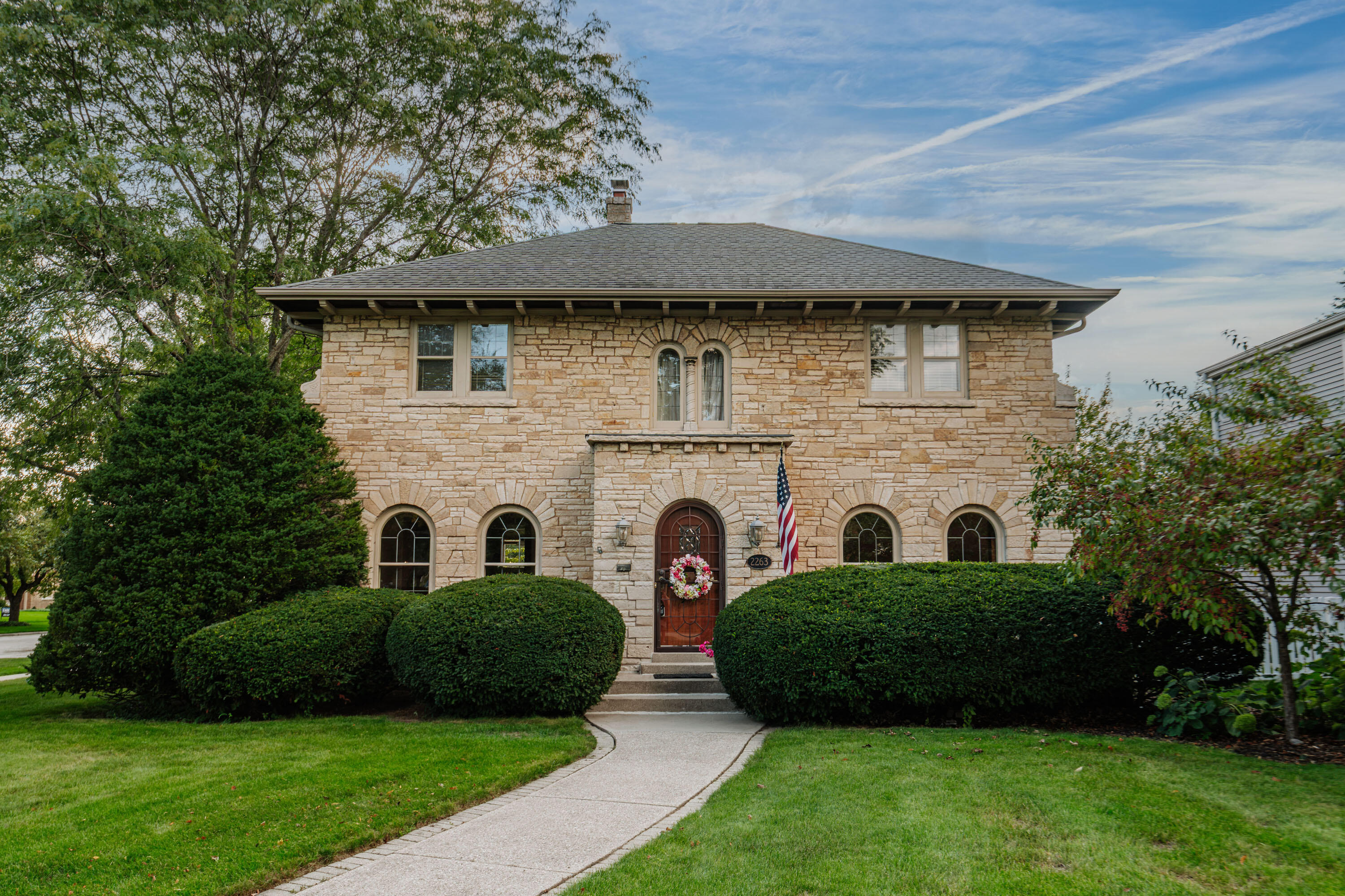 2263 Ludington Ave — photo