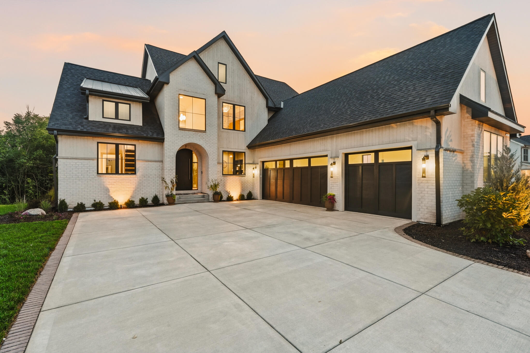 W184N5135 Sunrise Ln — photo